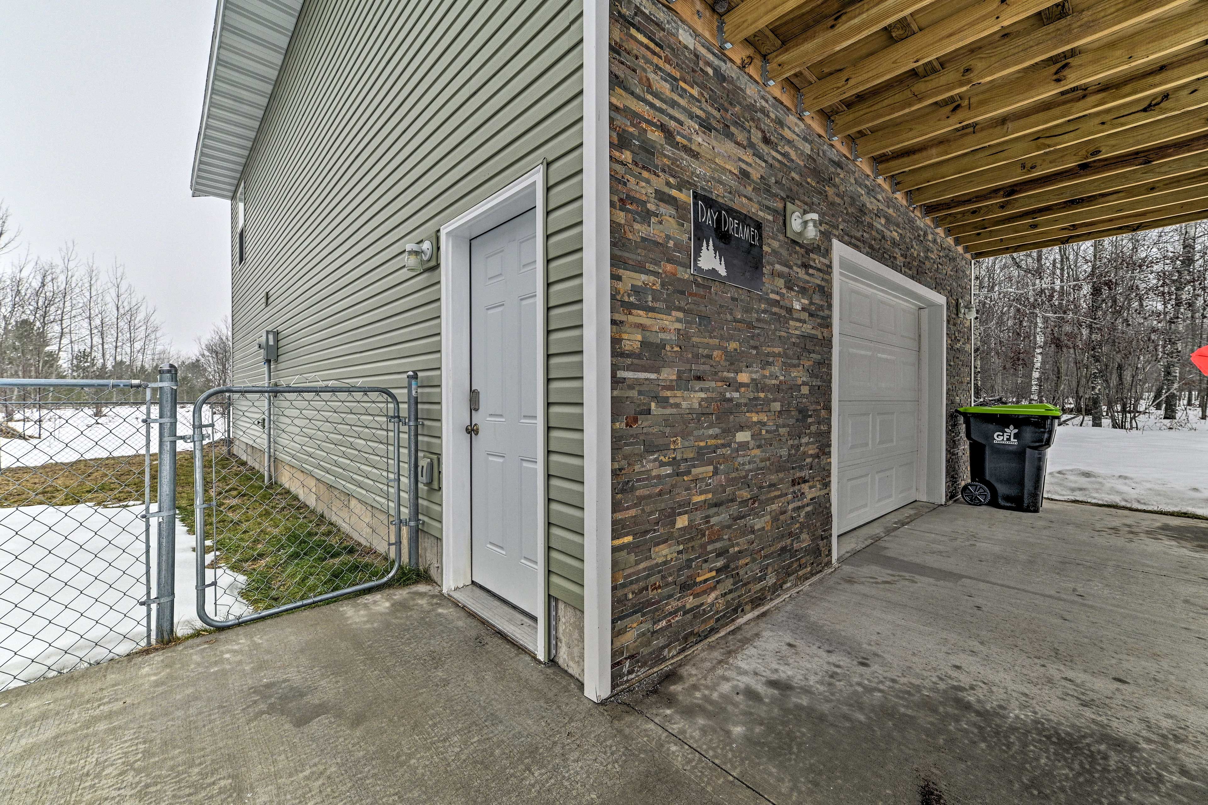 Cabin Exterior | Keyless Entry