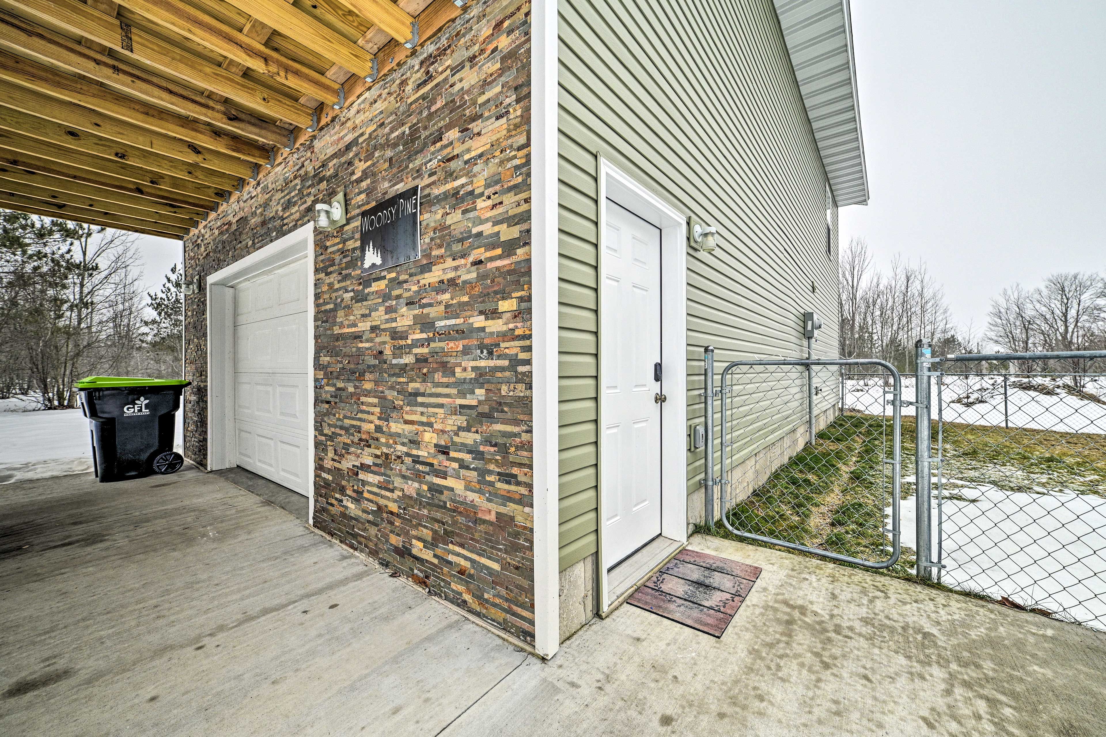 Parking | Driveway (2 Vehicles)