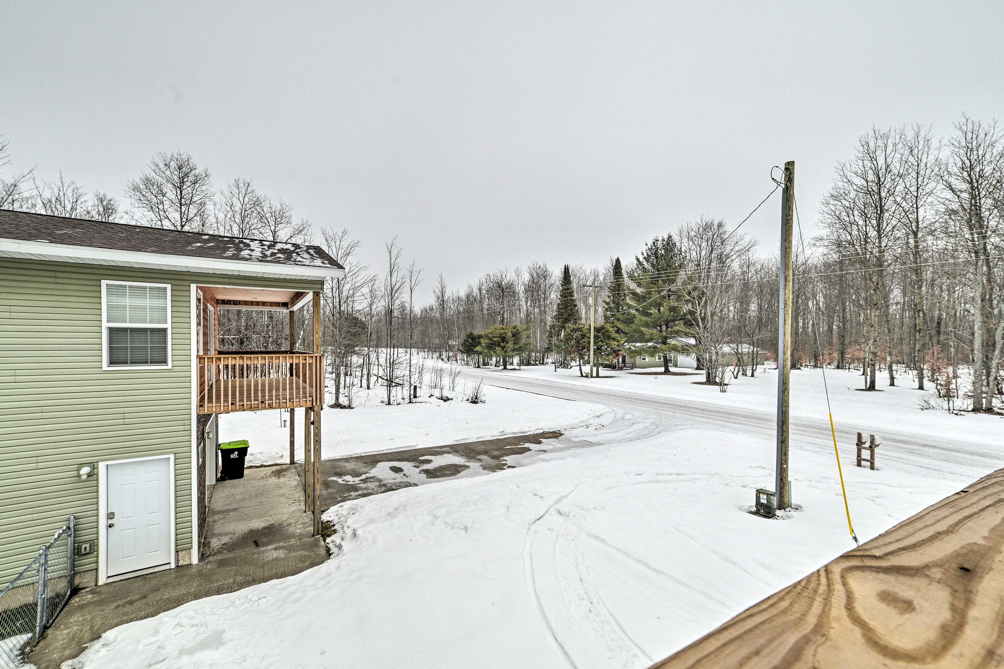 Cabin Exterior | Deck View