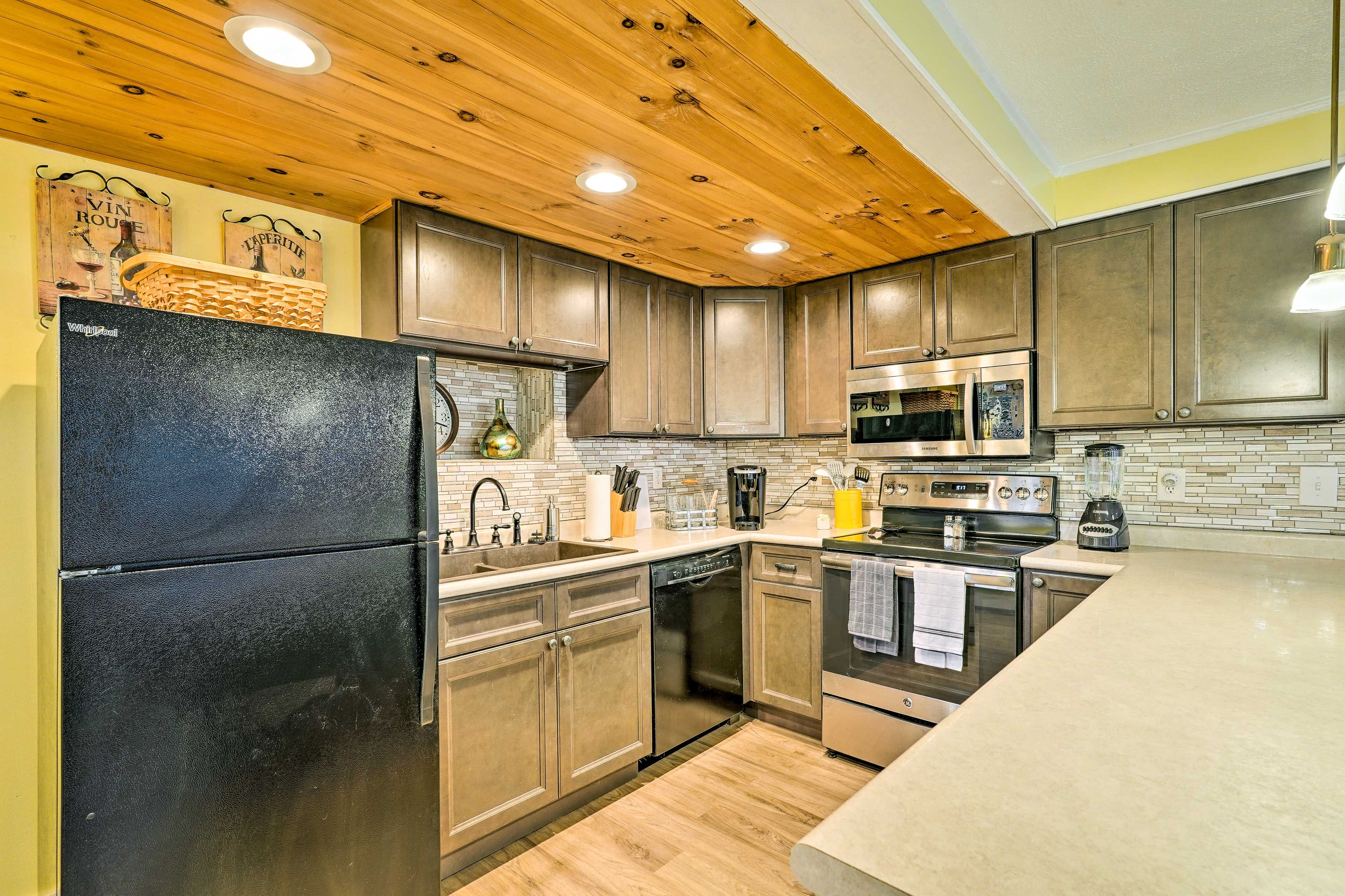 Kitchen | Basic Cooking Essentials | Trash Bags & Paper Towels Provided