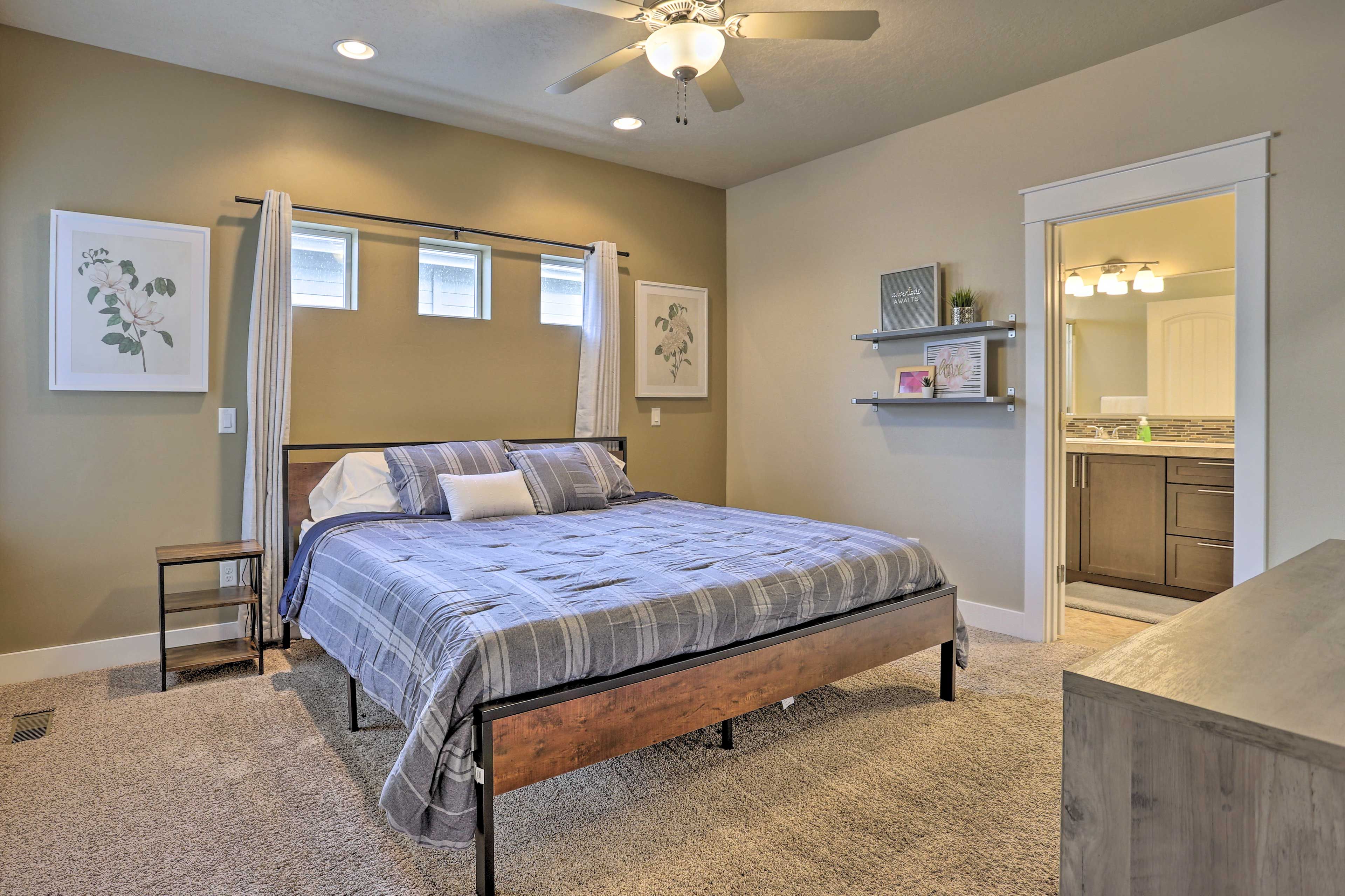 Bedroom 1 | King Bed | Smart TV | Linens Provided | En-Suite Bathroom