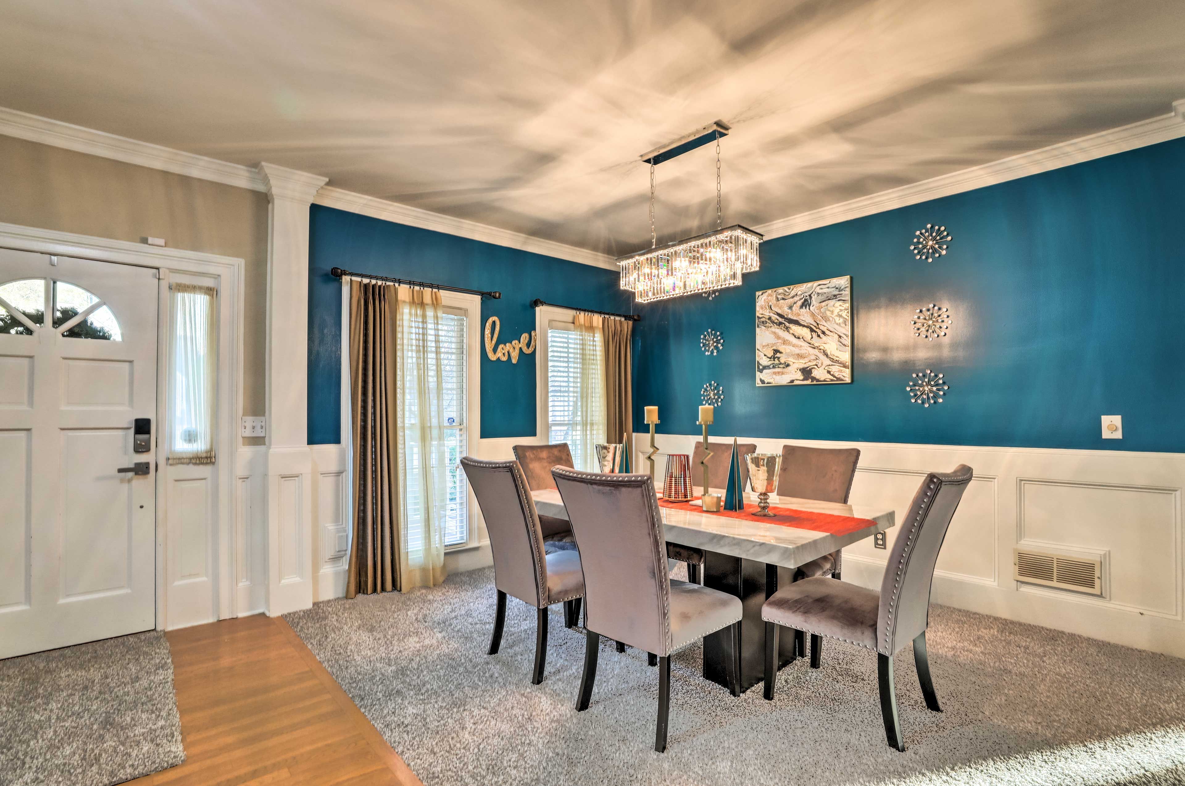 Dining Area | Dishware & Flatware Provided