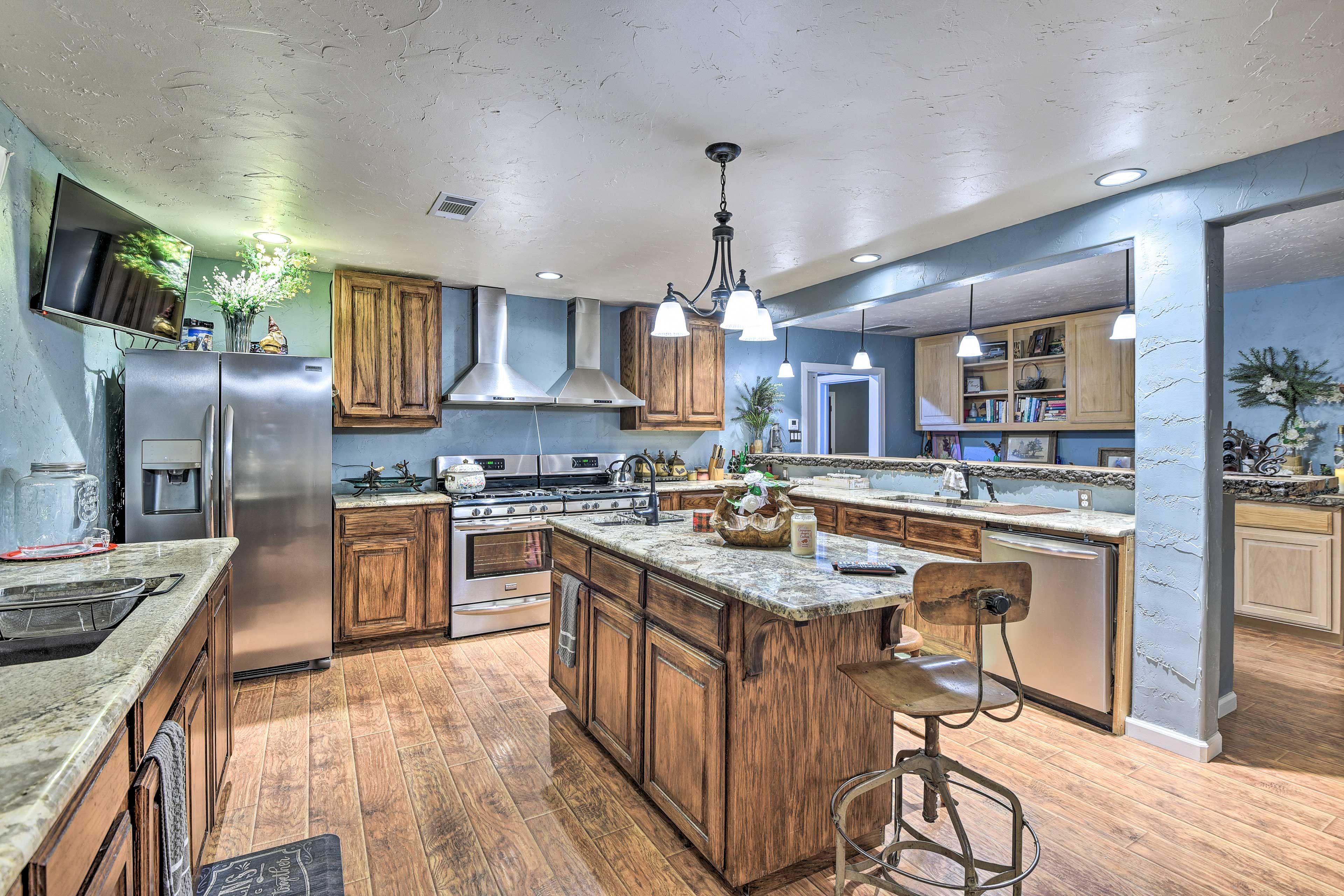 Kitchen | Drip Coffee Maker | Pots & Pans | Dishware & Flatware