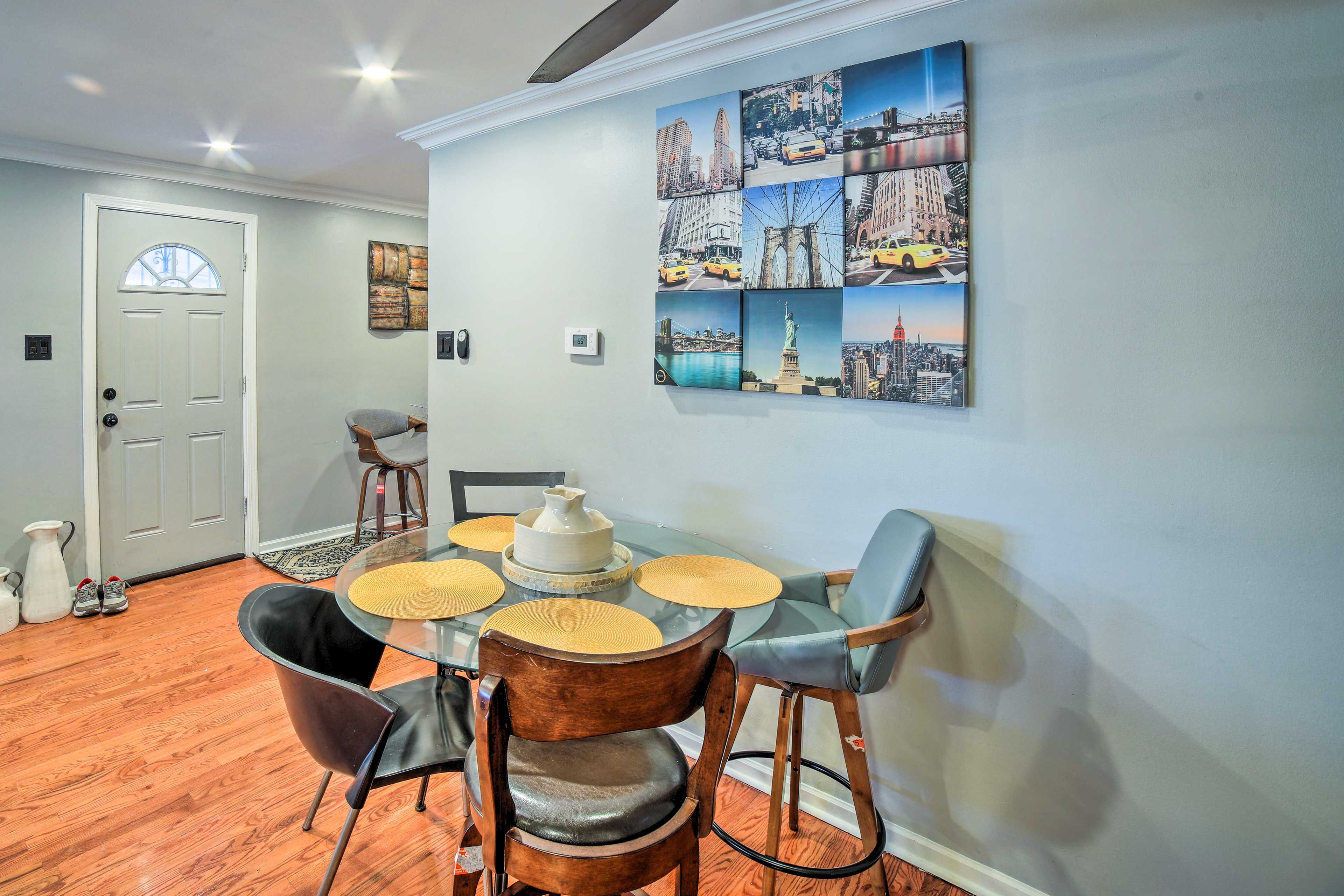 Dining Area | Dishware & Flatware Provided