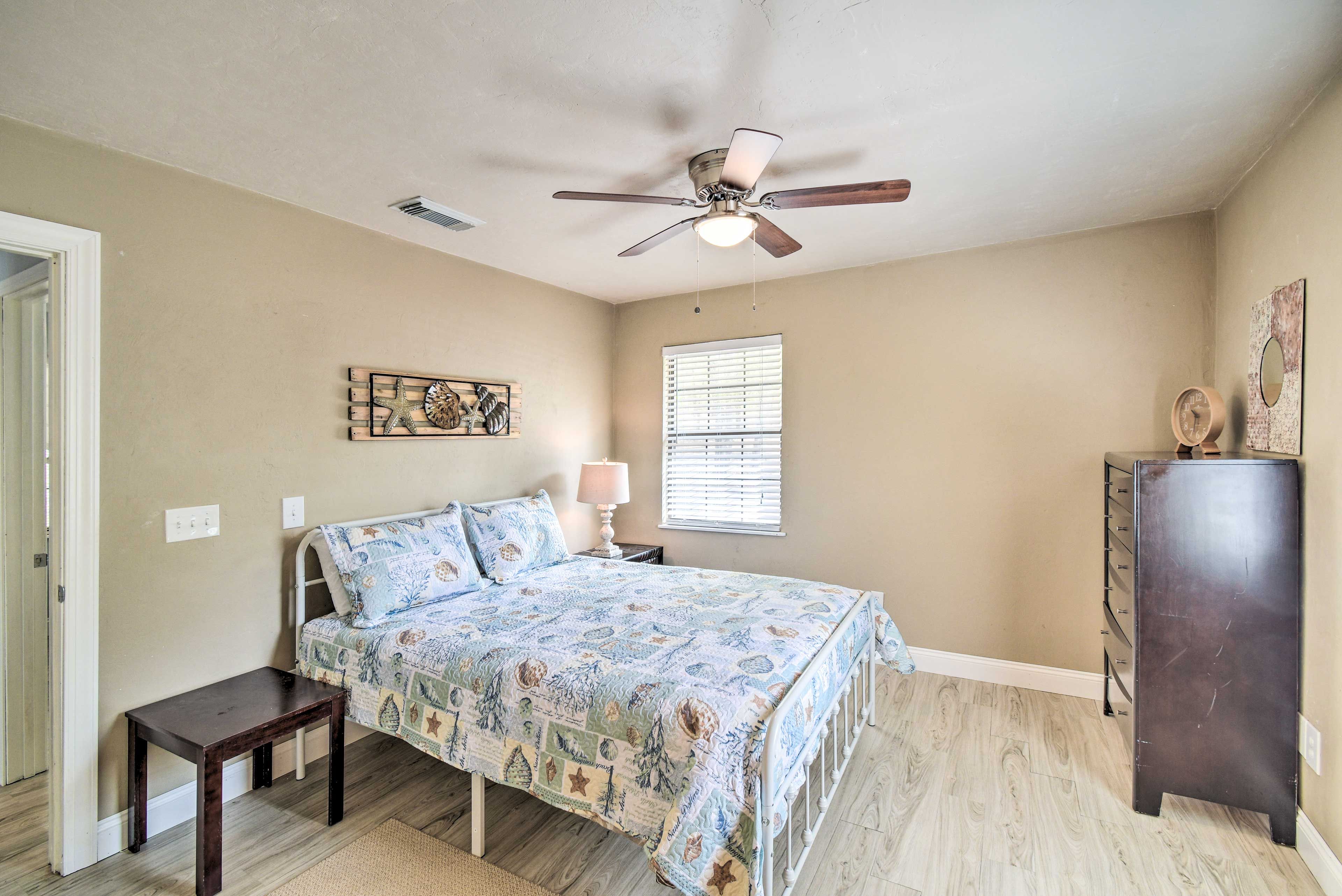 Bedroom 1 | Main Level | Queen Bed | Linens Provided