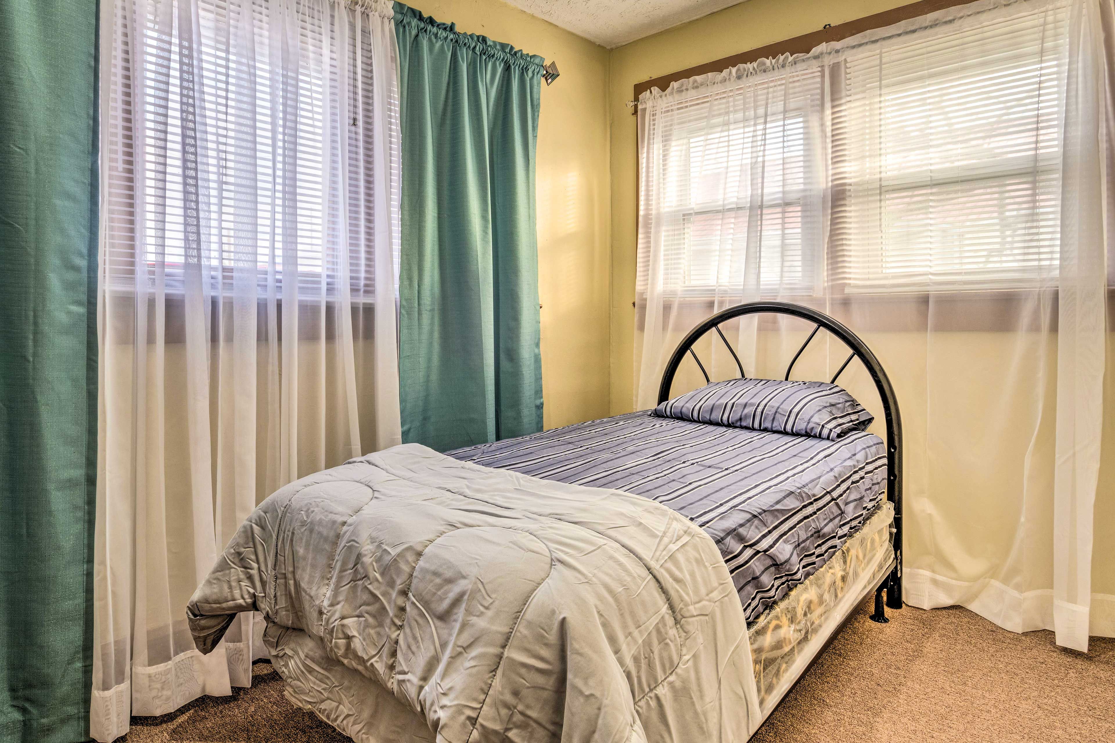 Bedroom 2 | Twin Bed | 2nd Floor