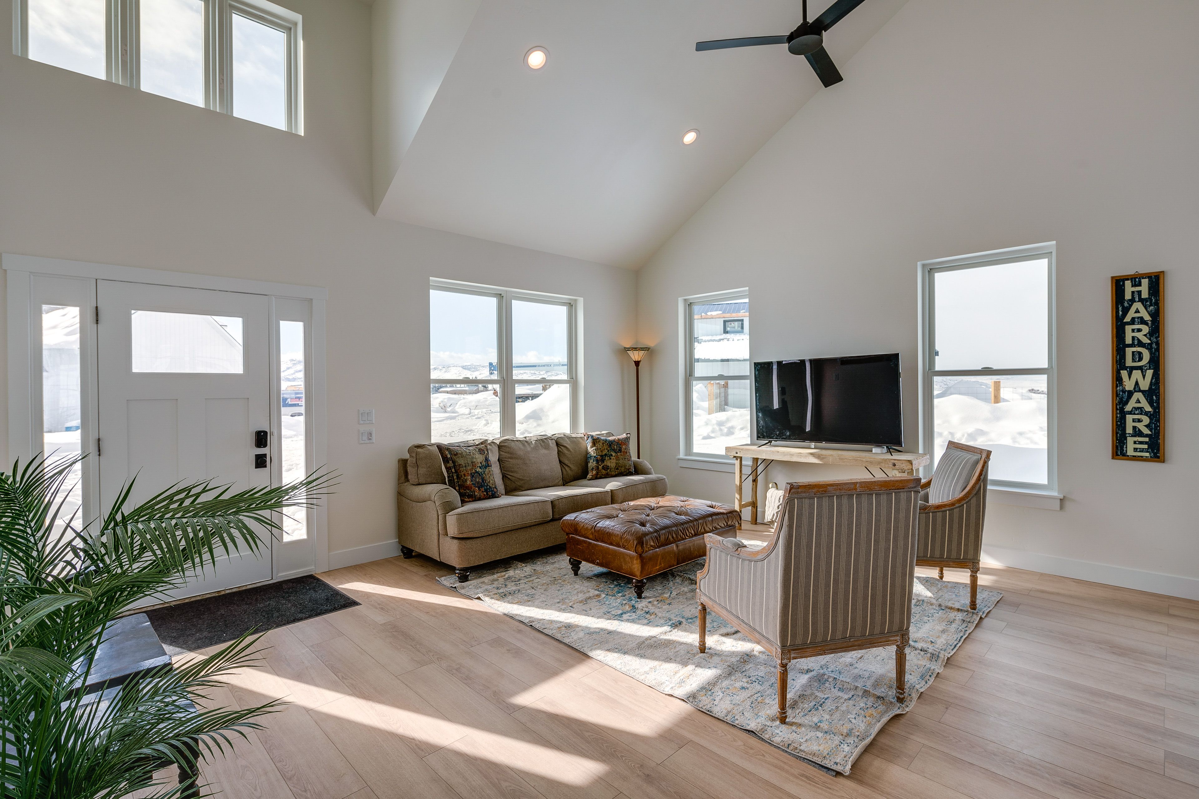Living Area | Smart TV | Central A/C