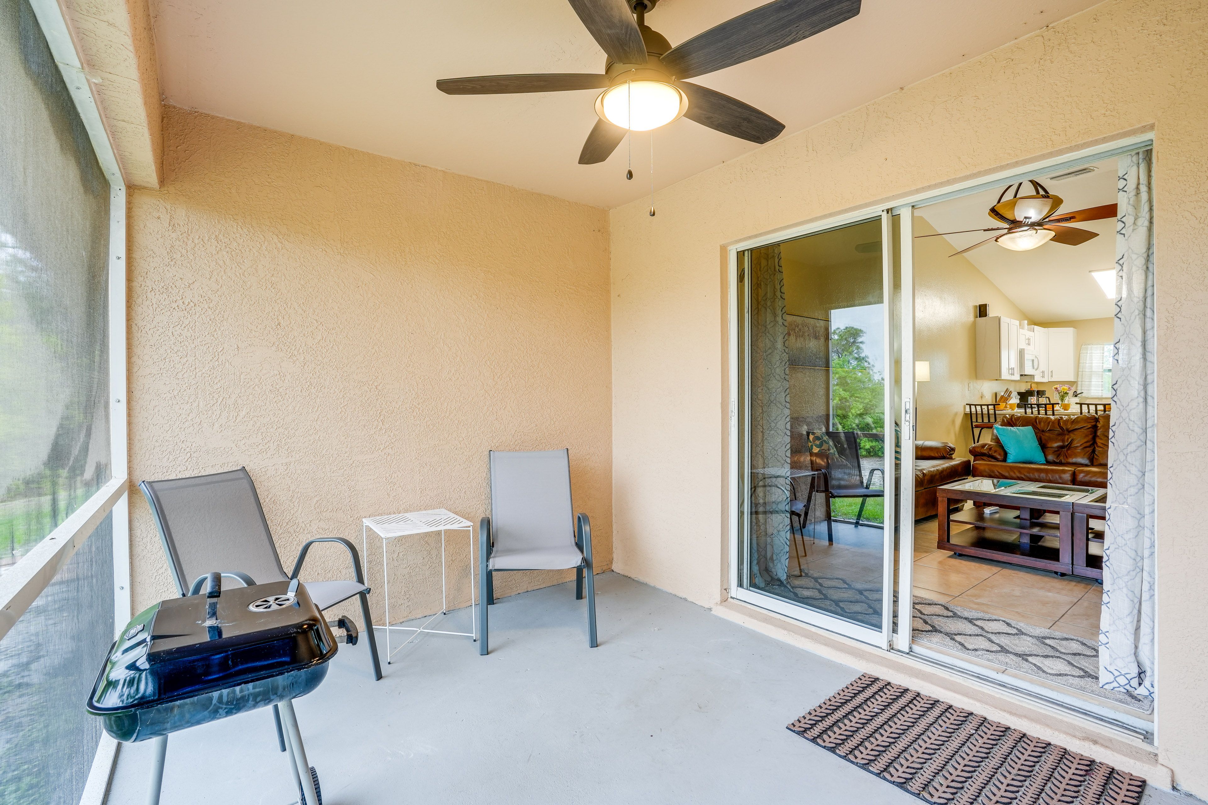 Screened Patio | Charcoal Grill