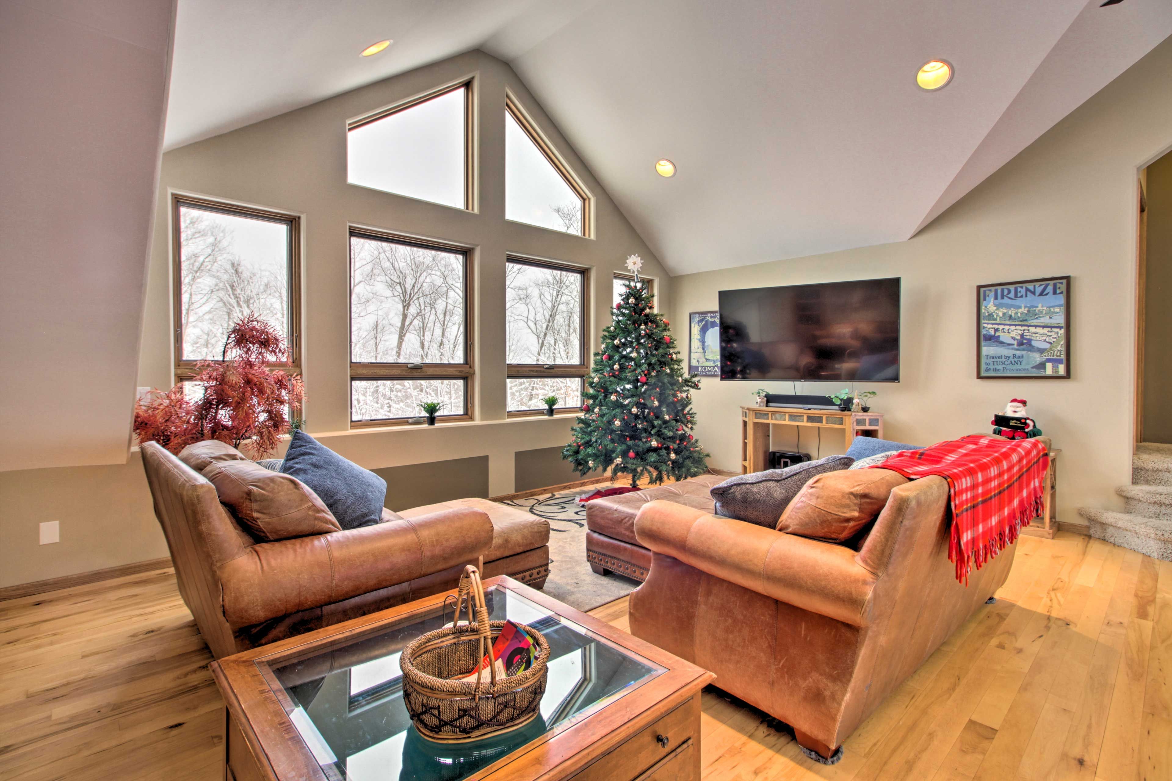 Living Room | Free WiFi | Central A/C | Smart TV