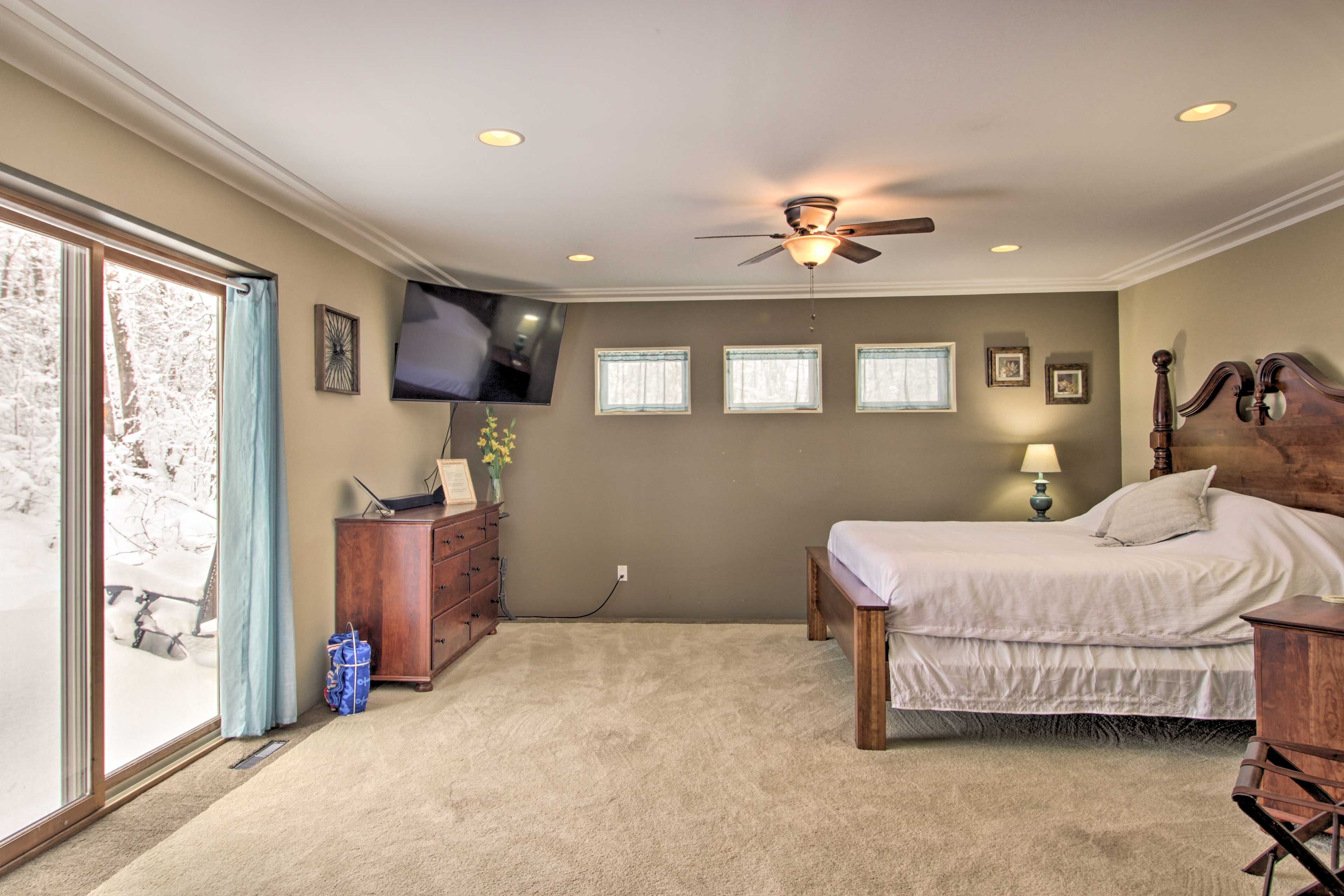 Bedroom 1 | King Bed | Linens Provided