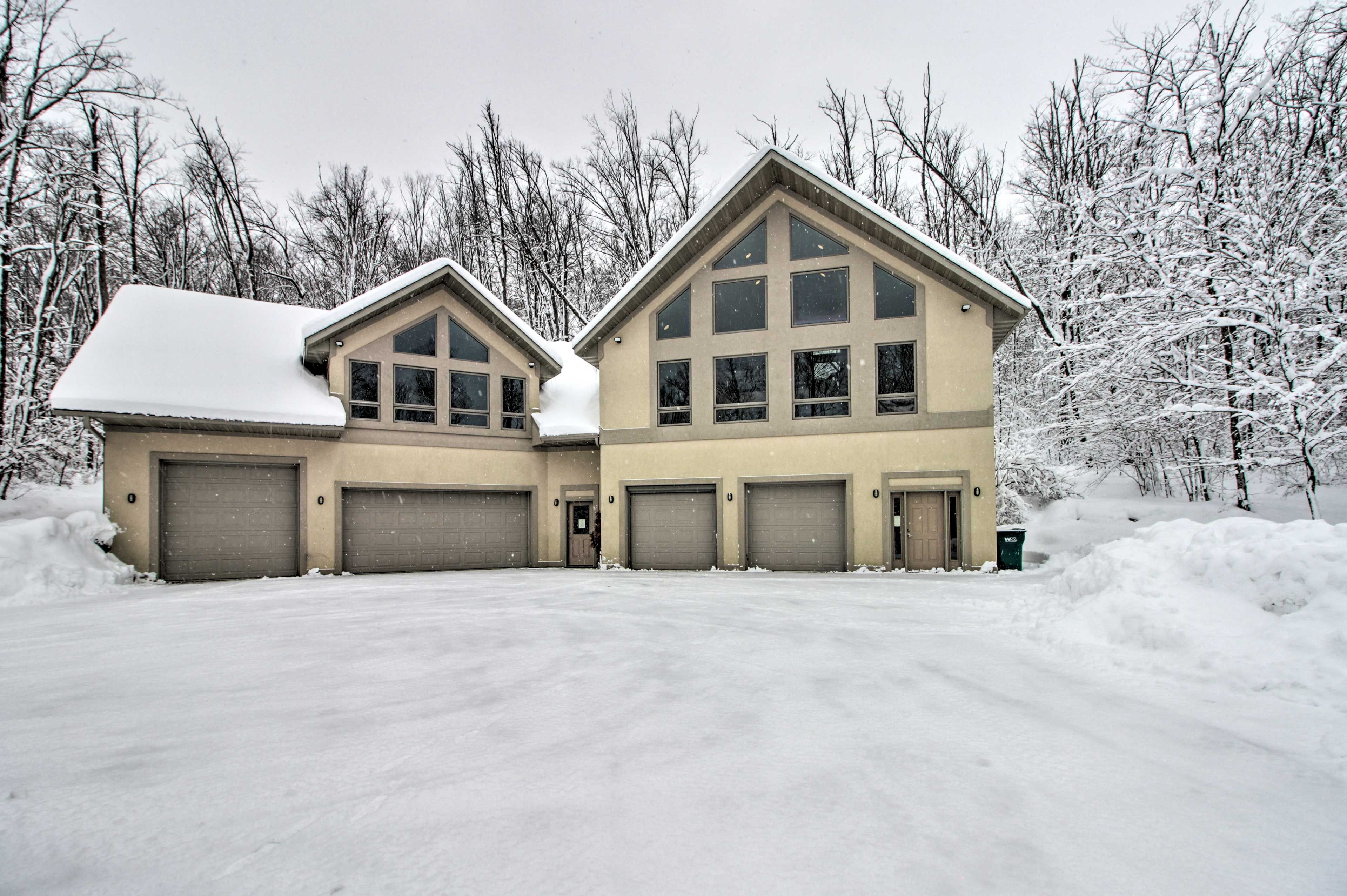Exterior | Driveway (6 Vehicles)