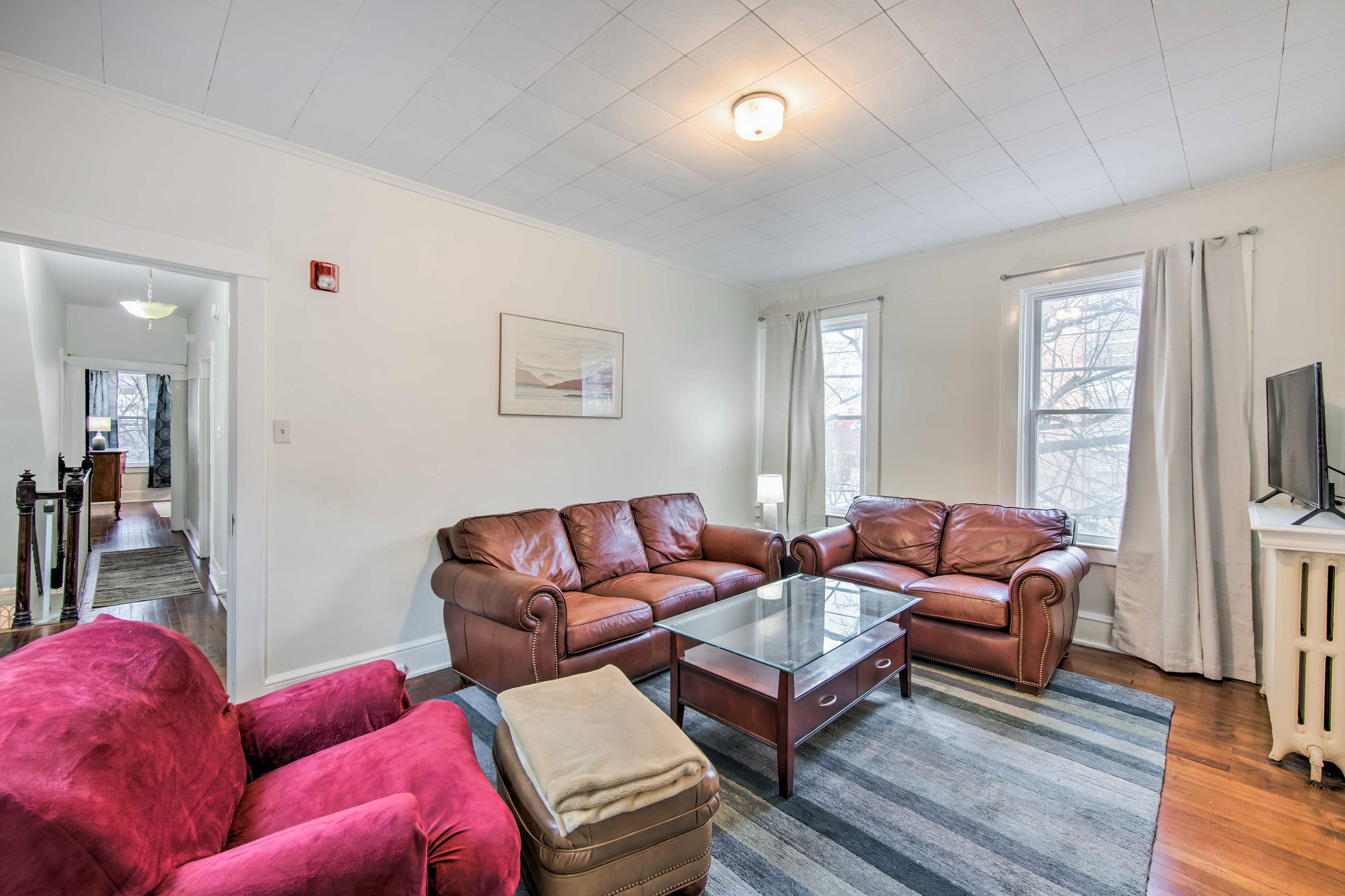 Living Room | Smart TV | Free WiFi | Central A/C