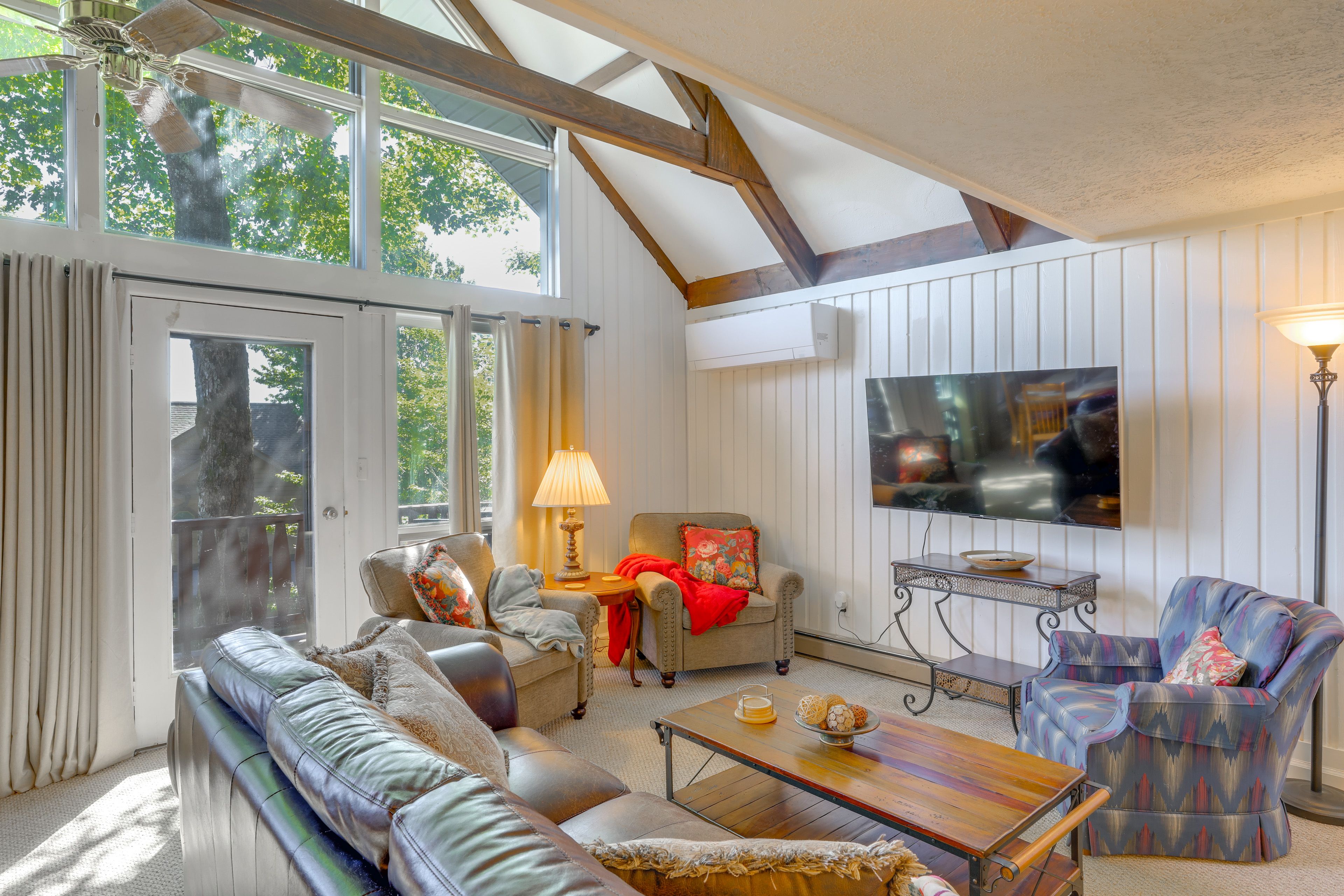 Living Room | Smart TV