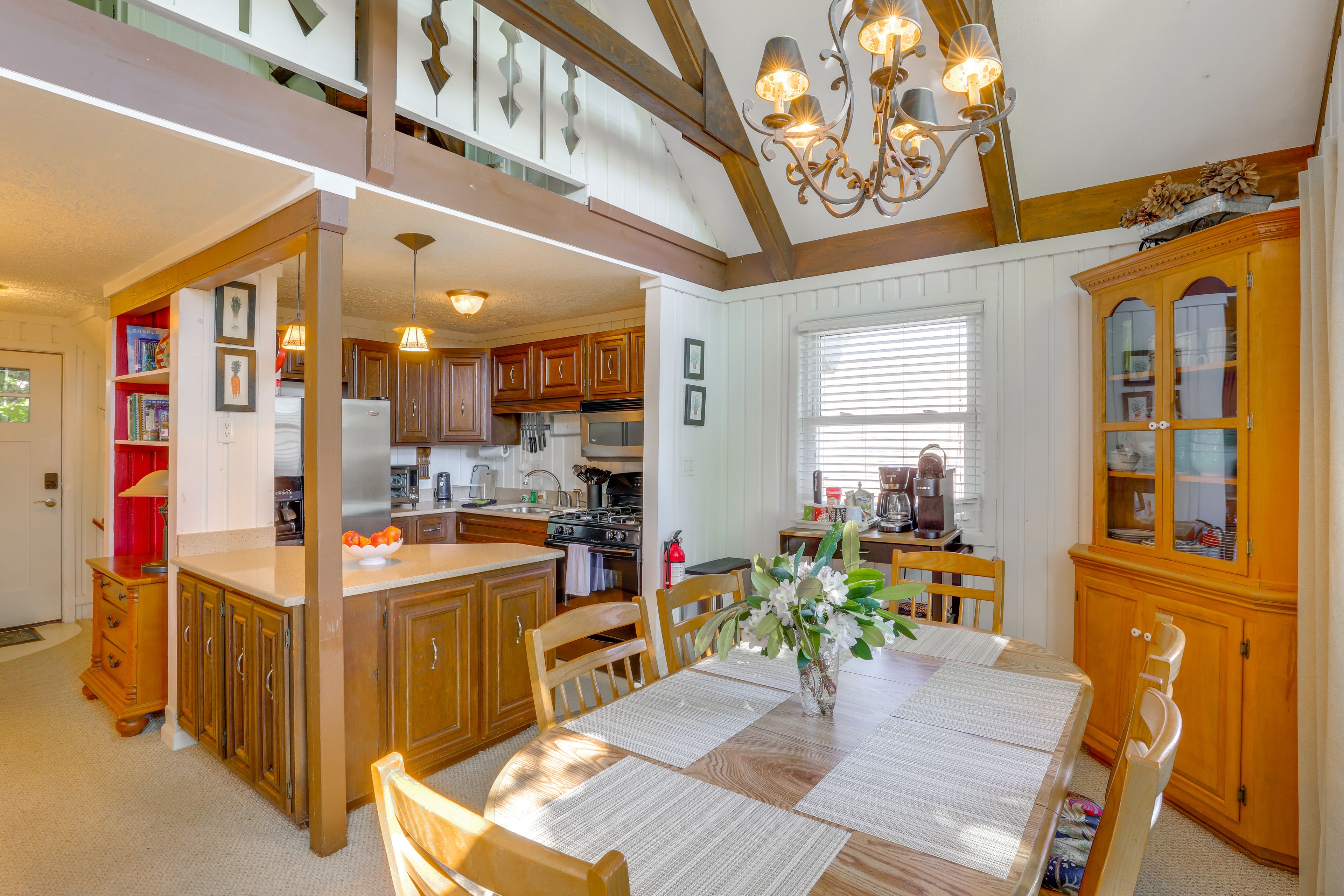 Dining Area | Dishware/Flatware Provided | 2nd Level