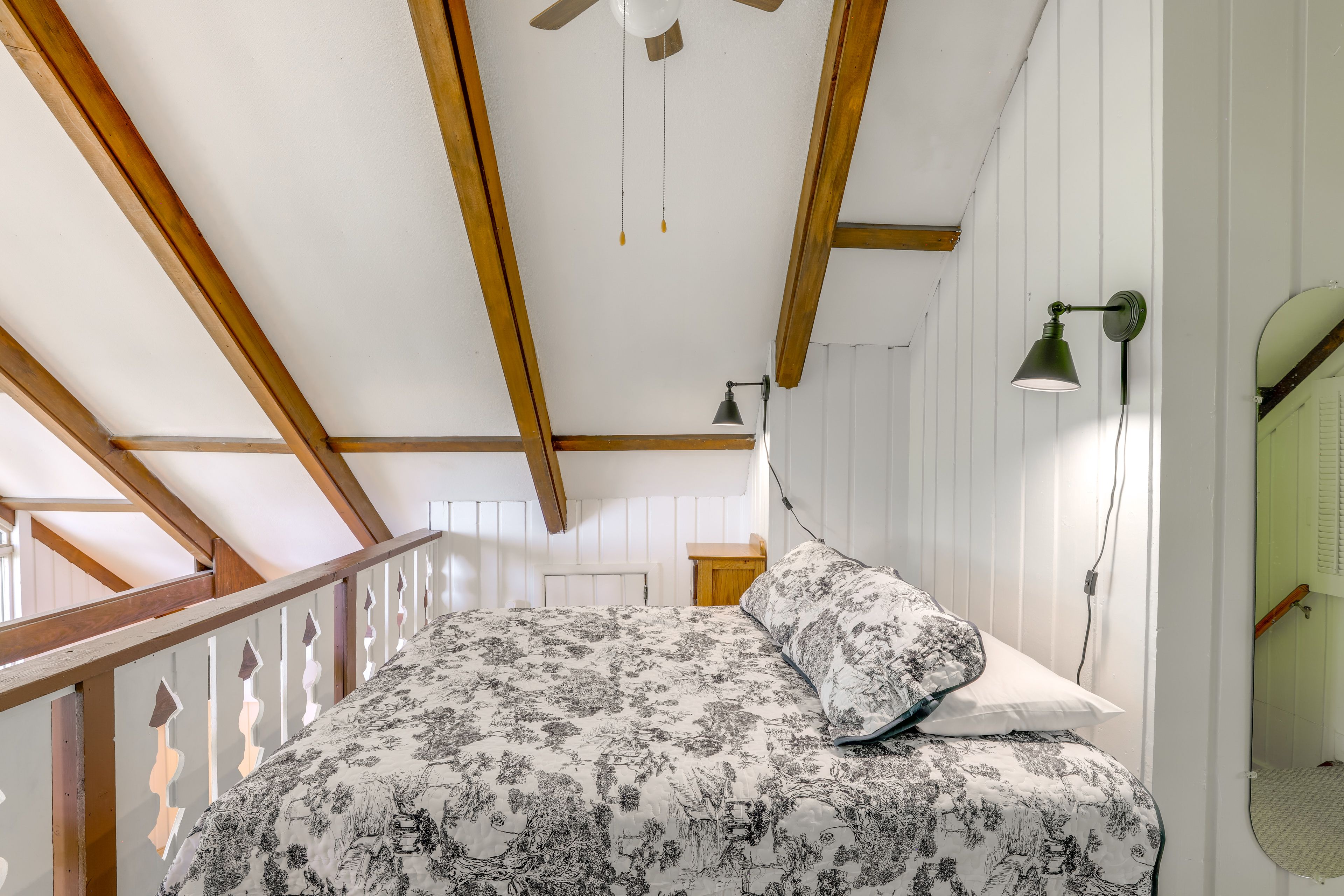 Loft | Queen Bed | Smart TV | 3rd Level