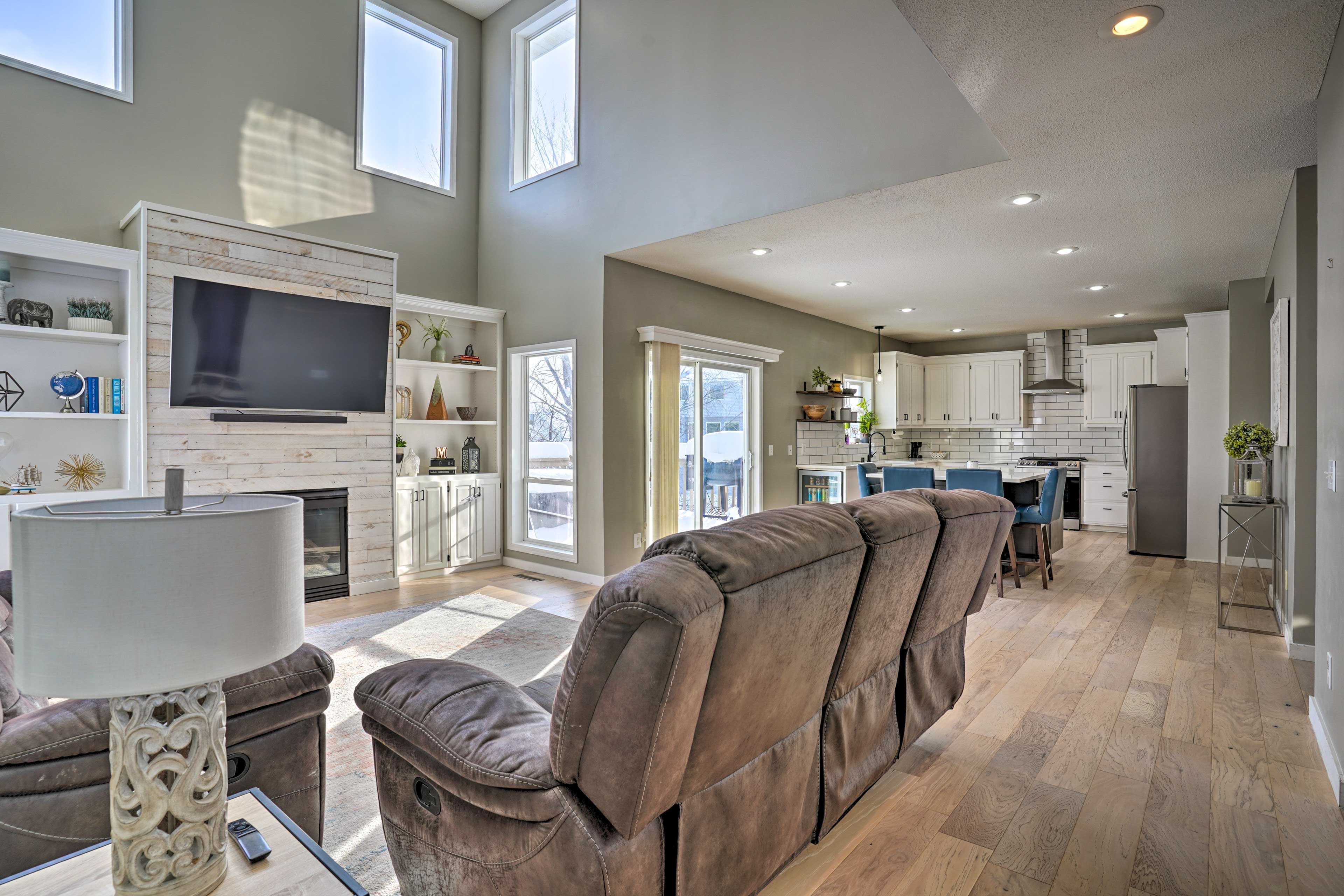Living Room | Sleeper Sofa | Smart TV