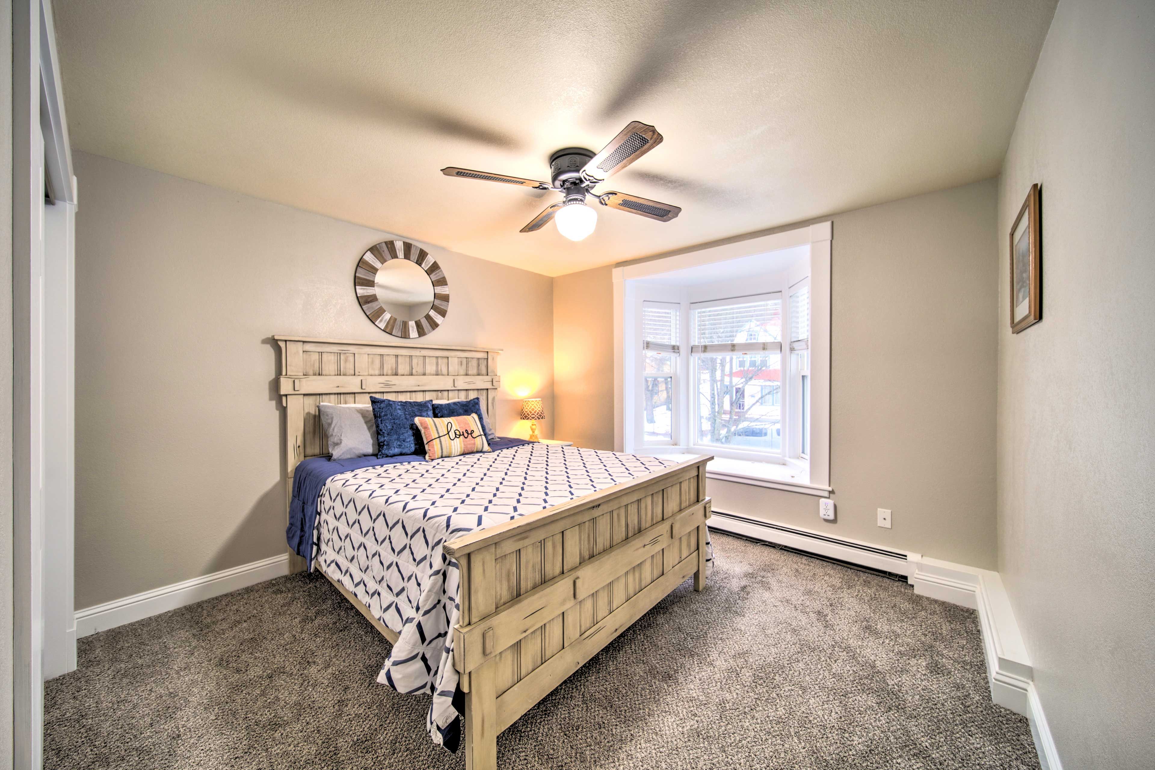 Bedroom 2 | 2nd Floor | Queen Bed