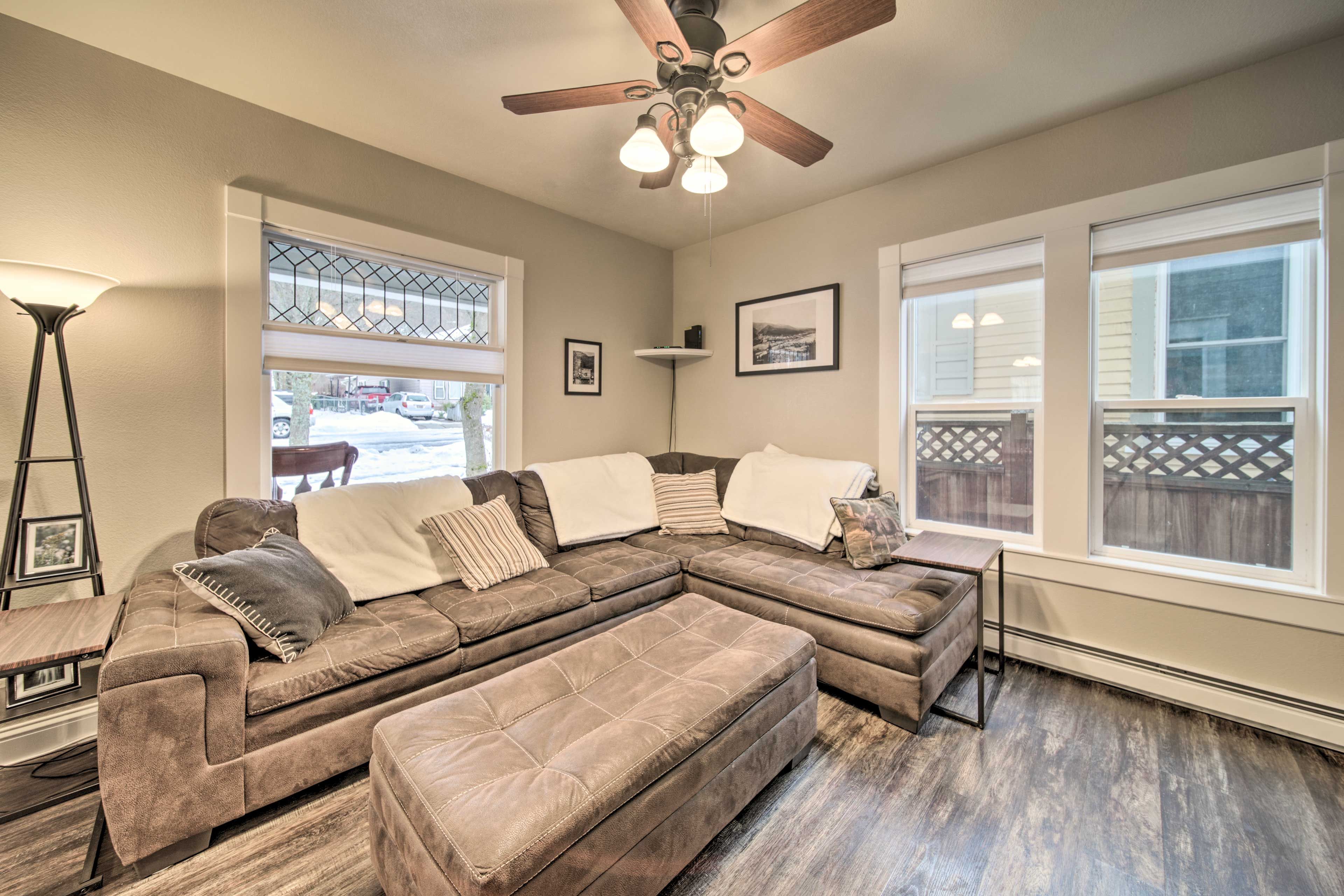 Living Room | Free WiFi | Smart TV