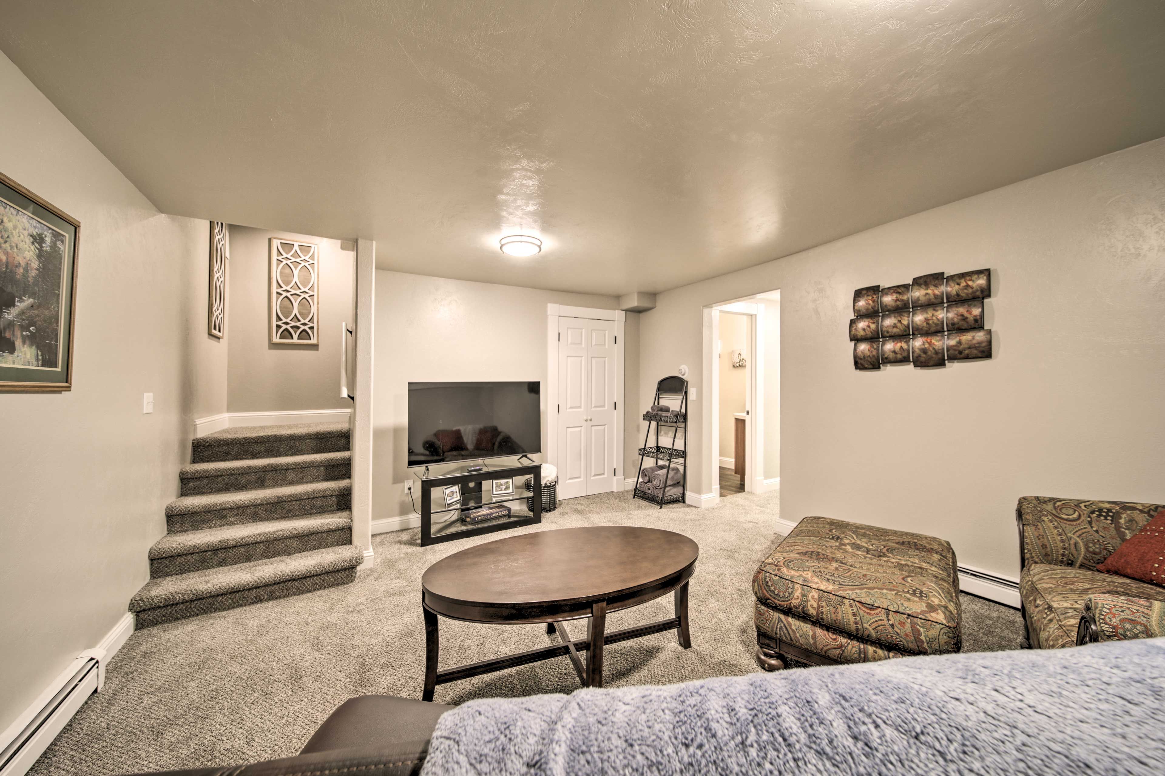 Additional Living Room | Lower Level | Smart TV | Futon
