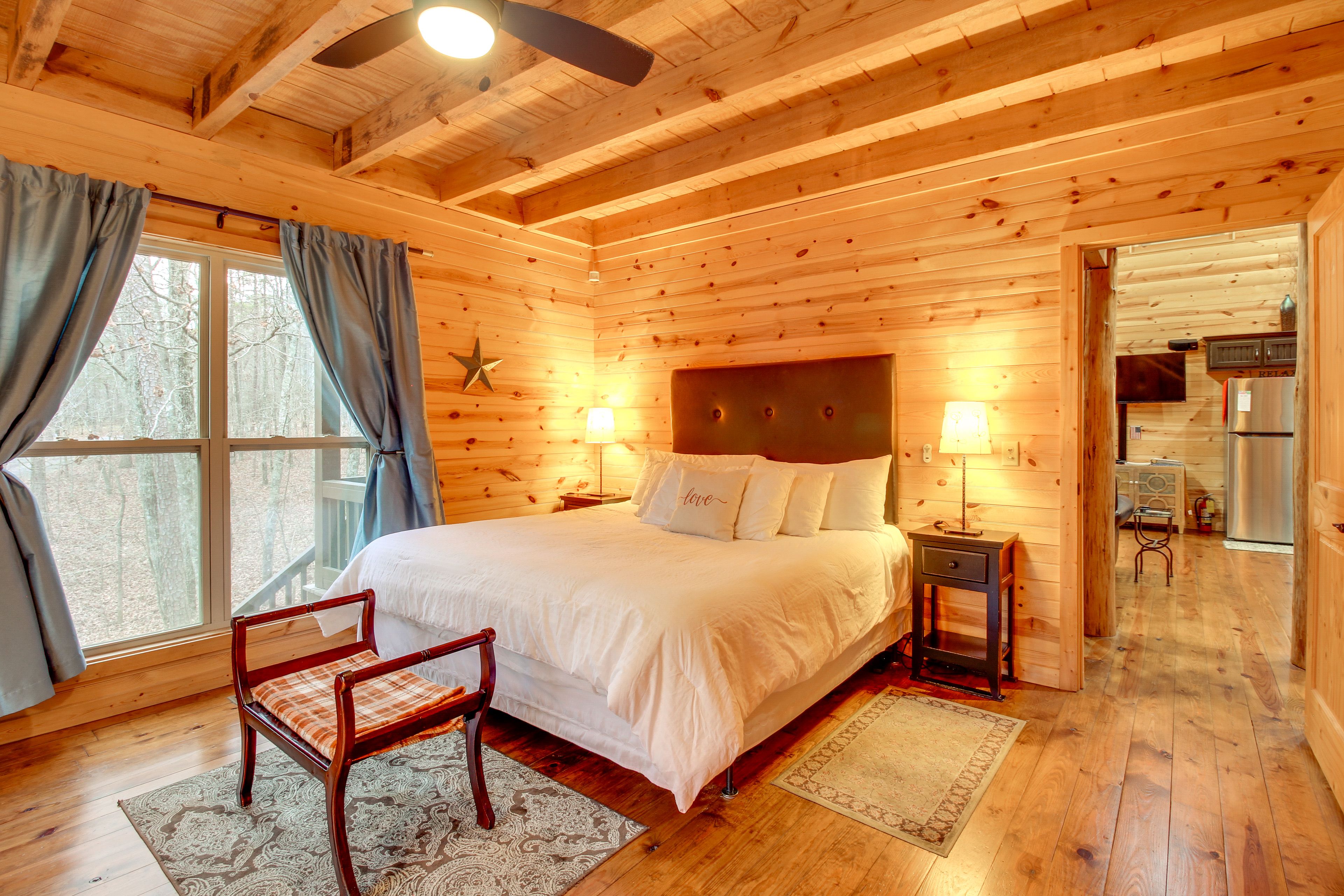 Bedroom | 1st Floor | King Bed | Linens Provided