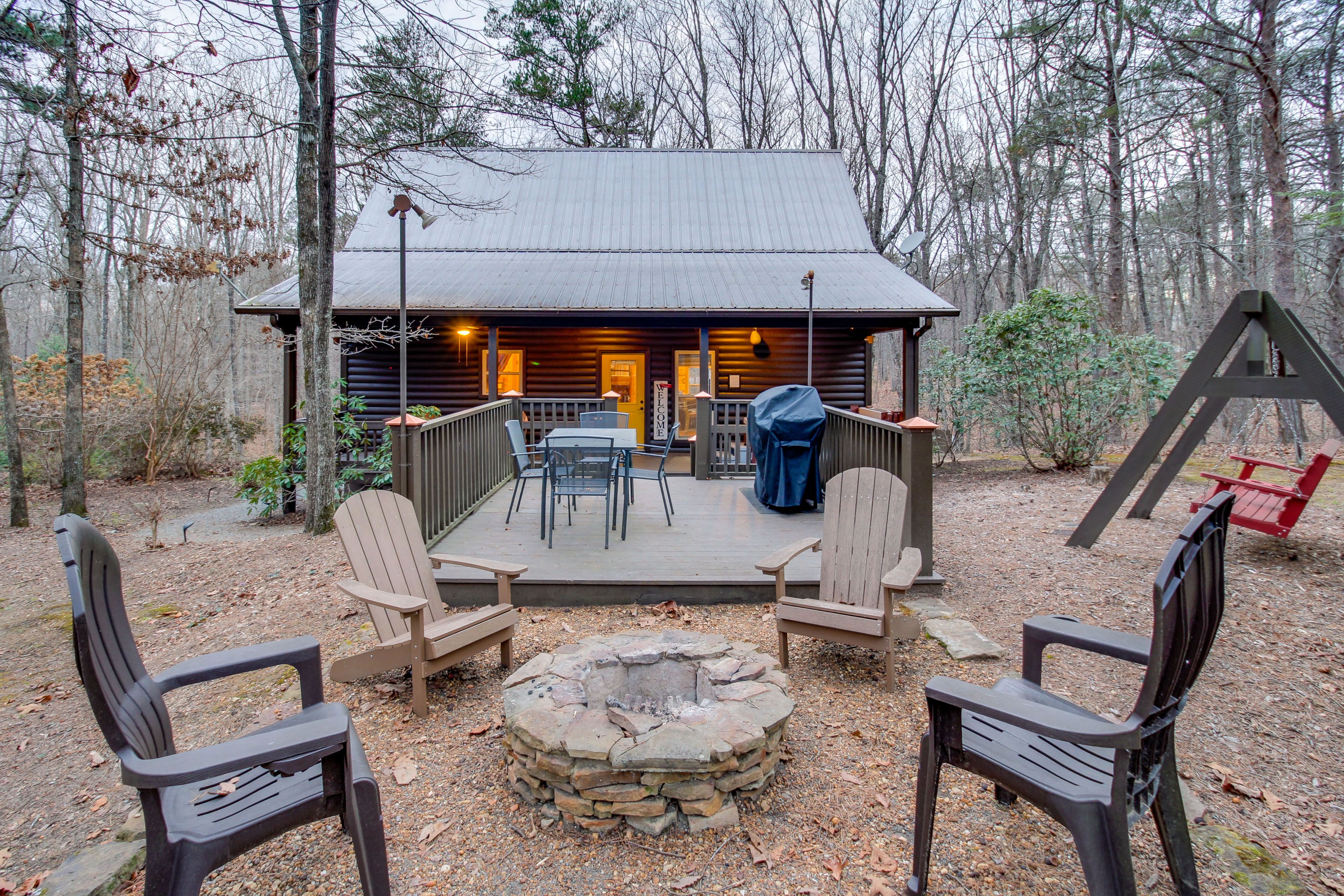 Backyard | Wood-Burning Fire Pit | 3 Mi to Mentone Log Cabin Village