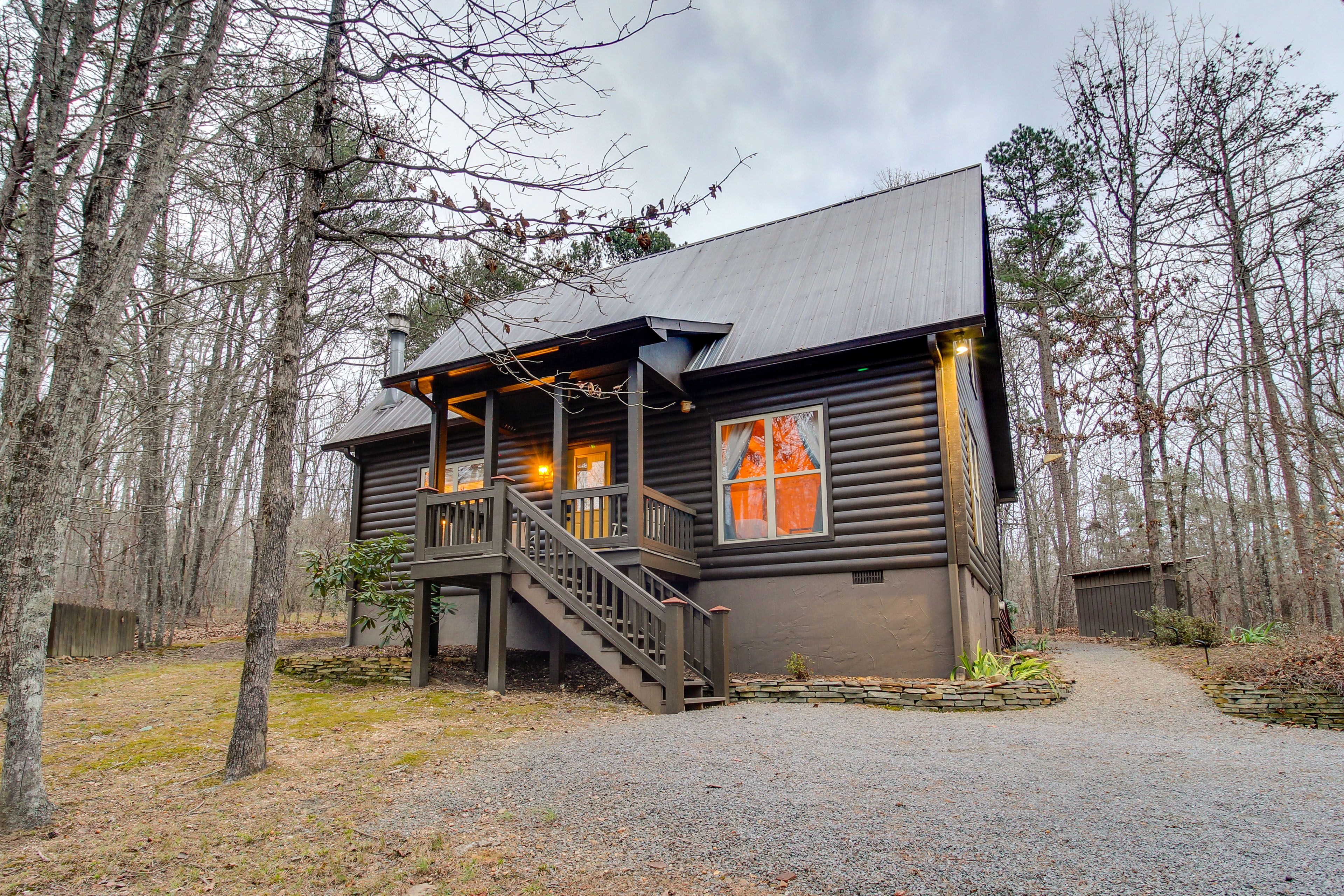 2-Story Cabin | 4 Mi to DeSoto State Park