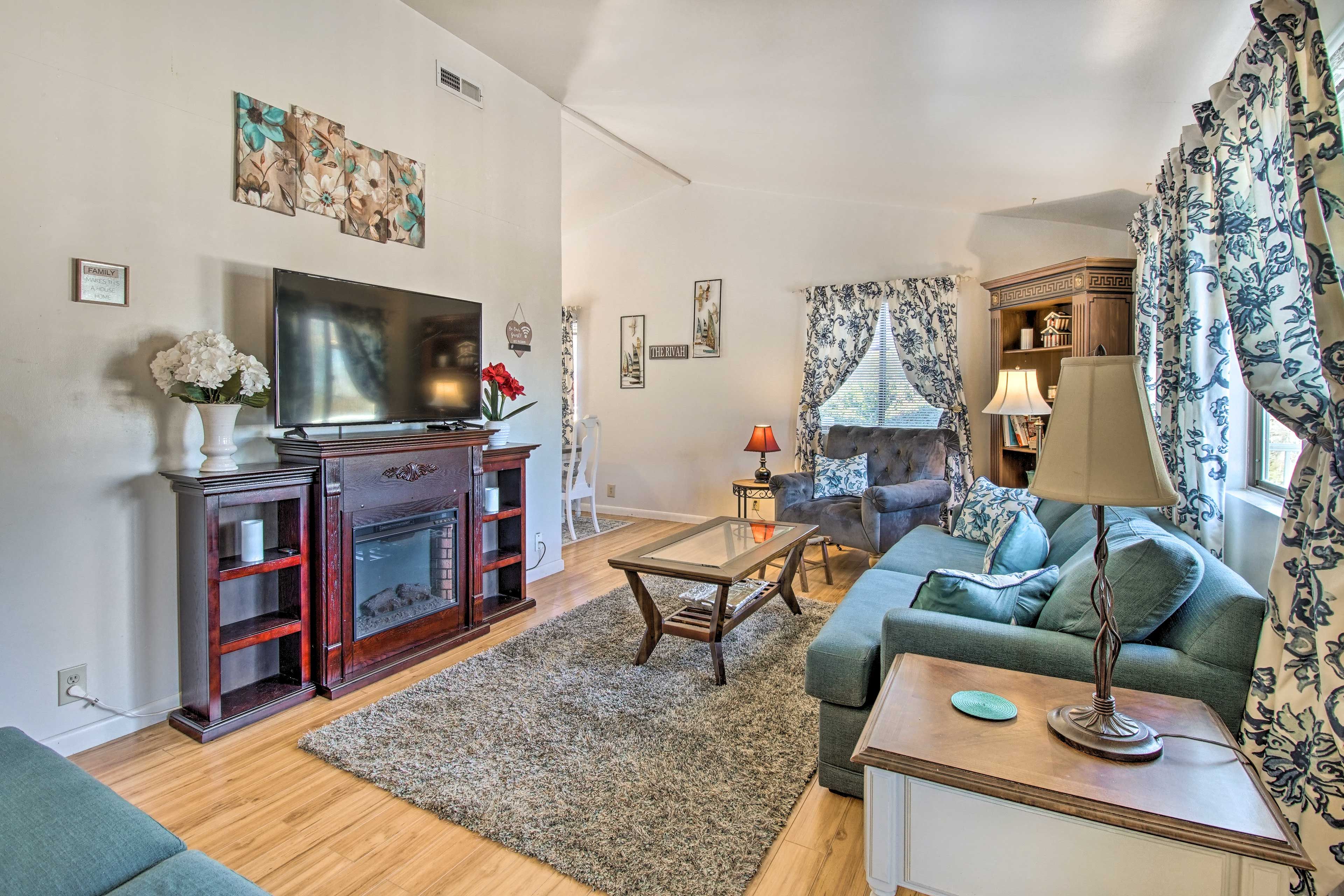 Living Room | Free WiFi | Keyless Entry