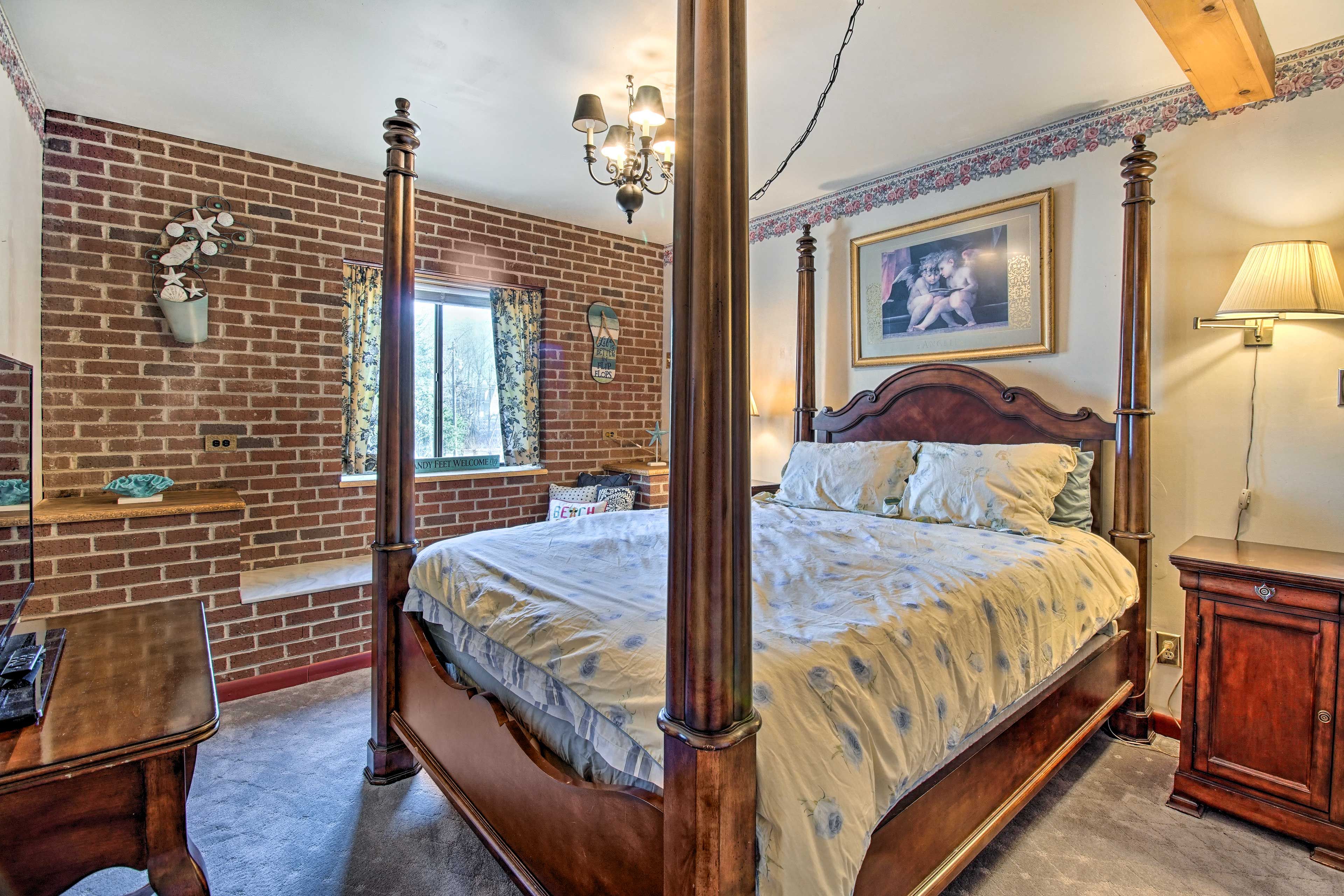 Bedroom 1 | Queen Bed | Linens Provided | Flat-Screen TV