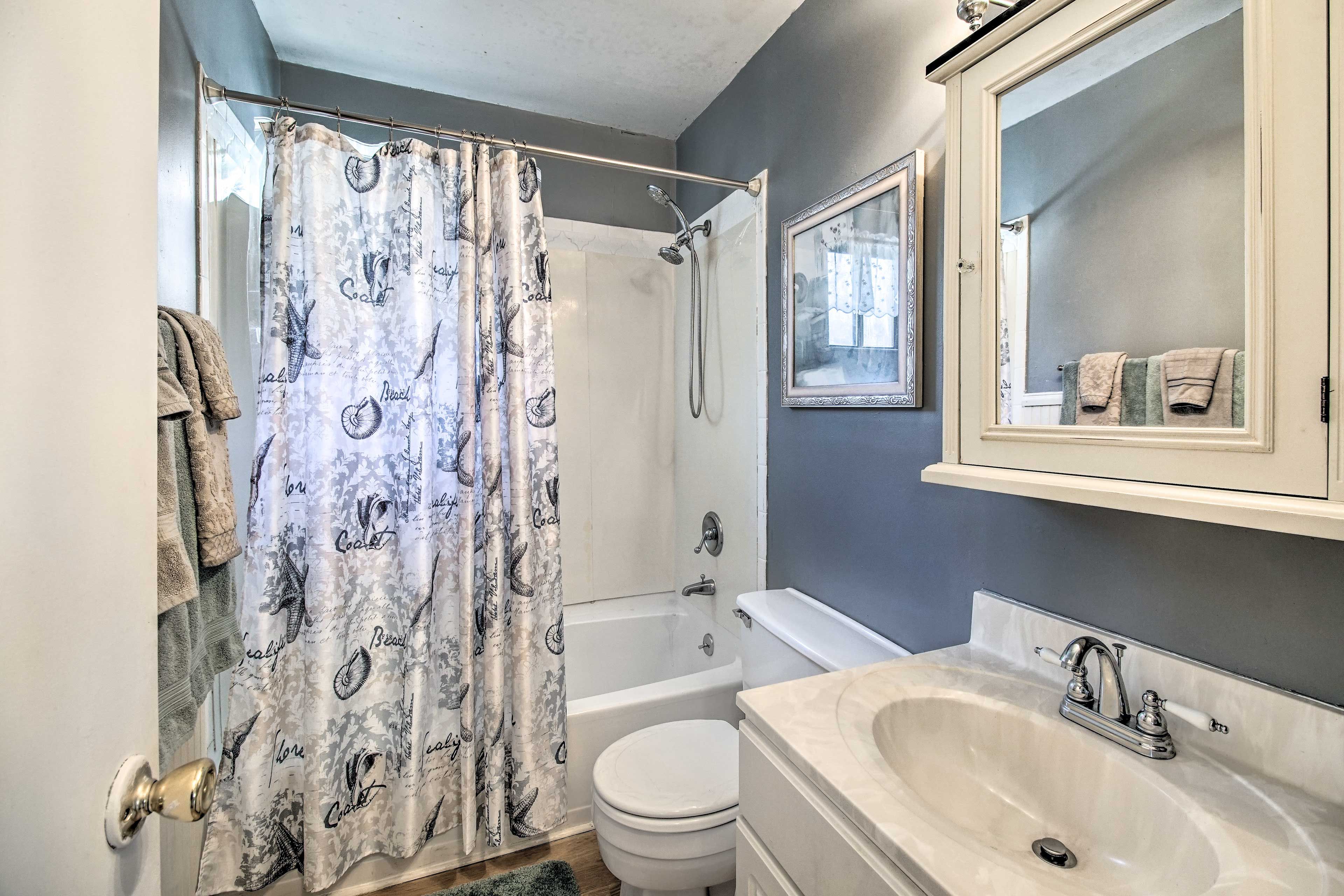 Bathroom | Complimentary Toiletries | Hair Dryer