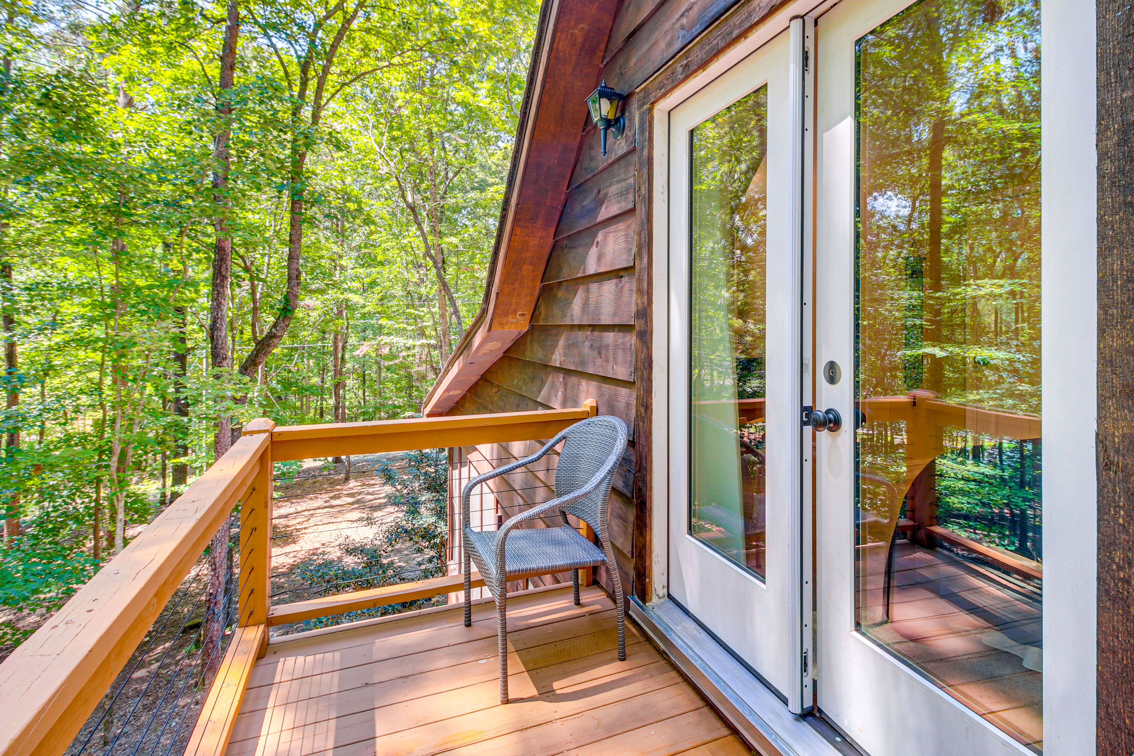 Balcony w/ Seating