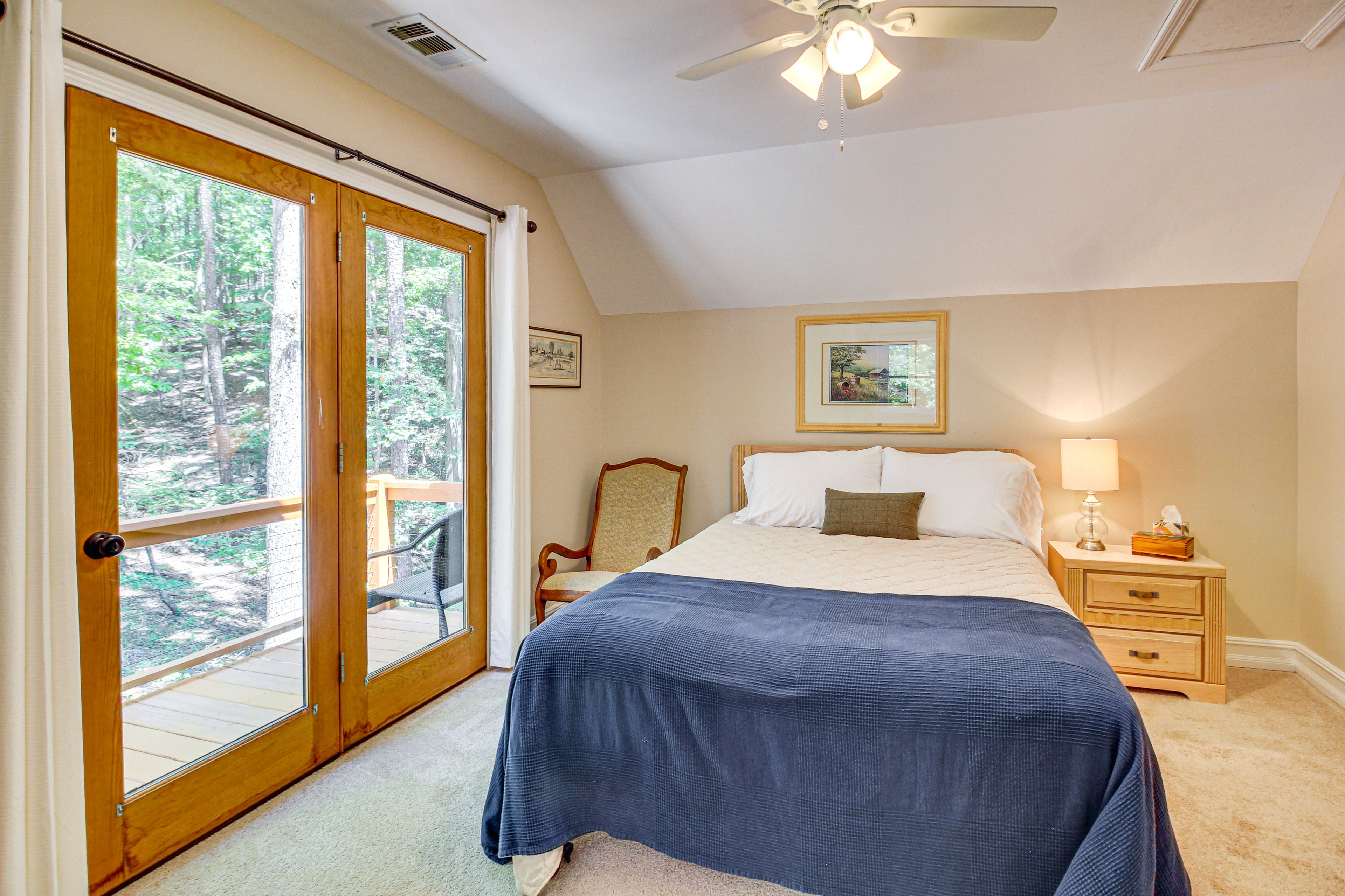 Bedroom 2 | Queen Bed