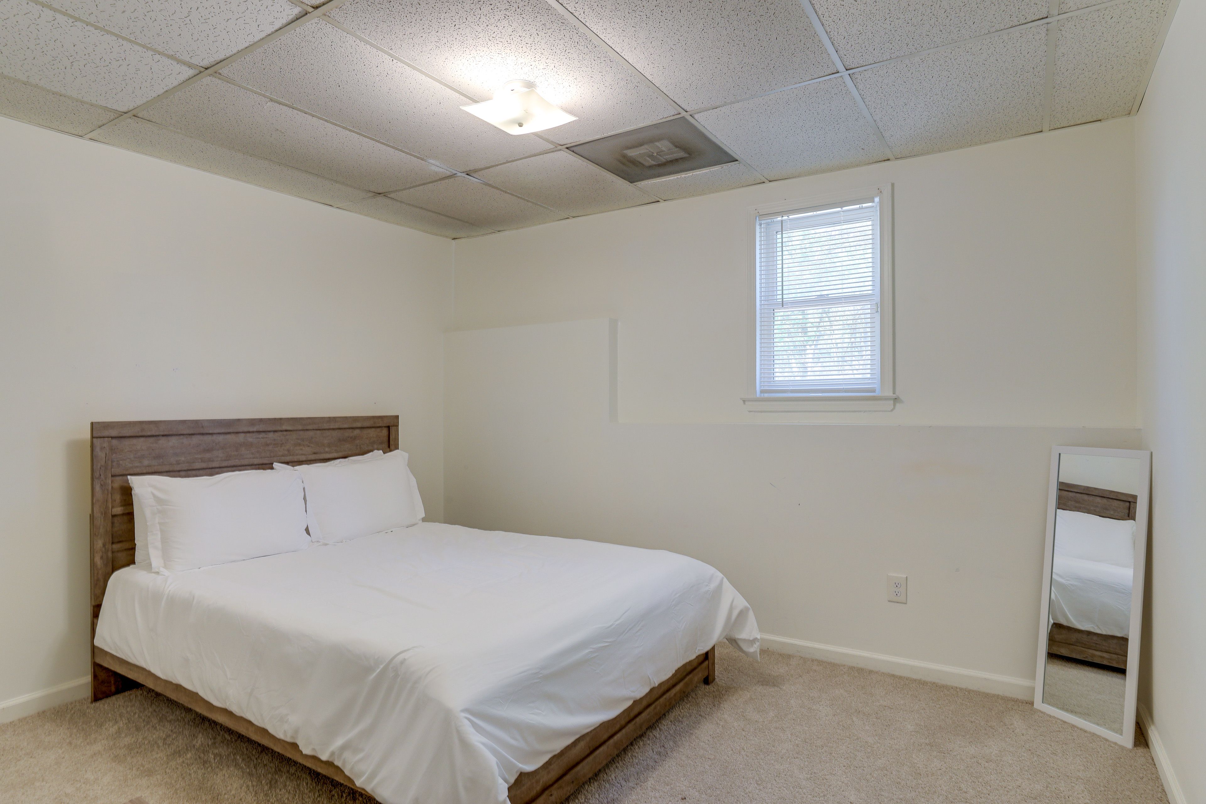 Bedroom 5 | Queen Bed