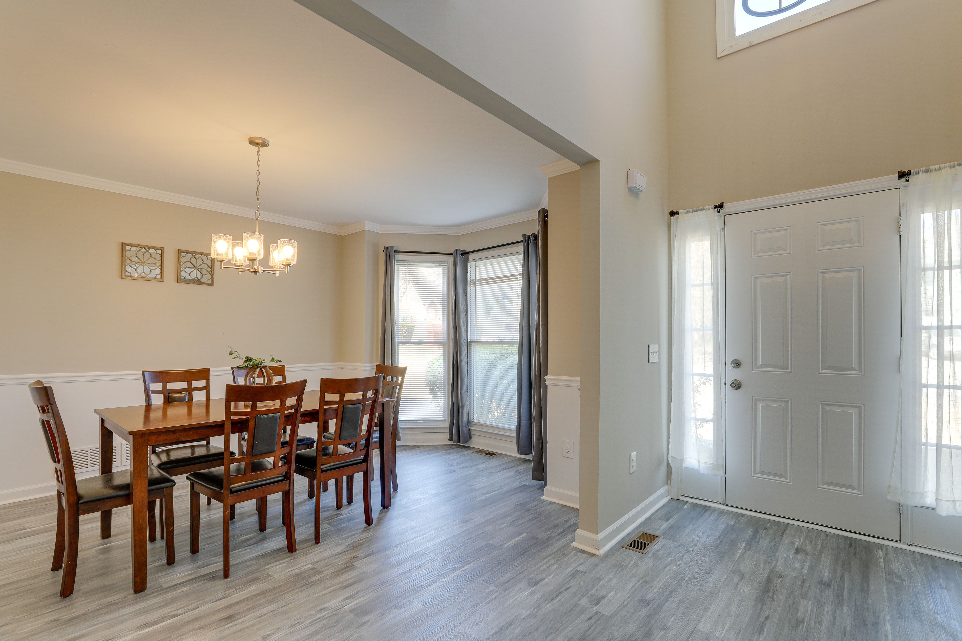 Dining Room | Dishware & Flatware Provided