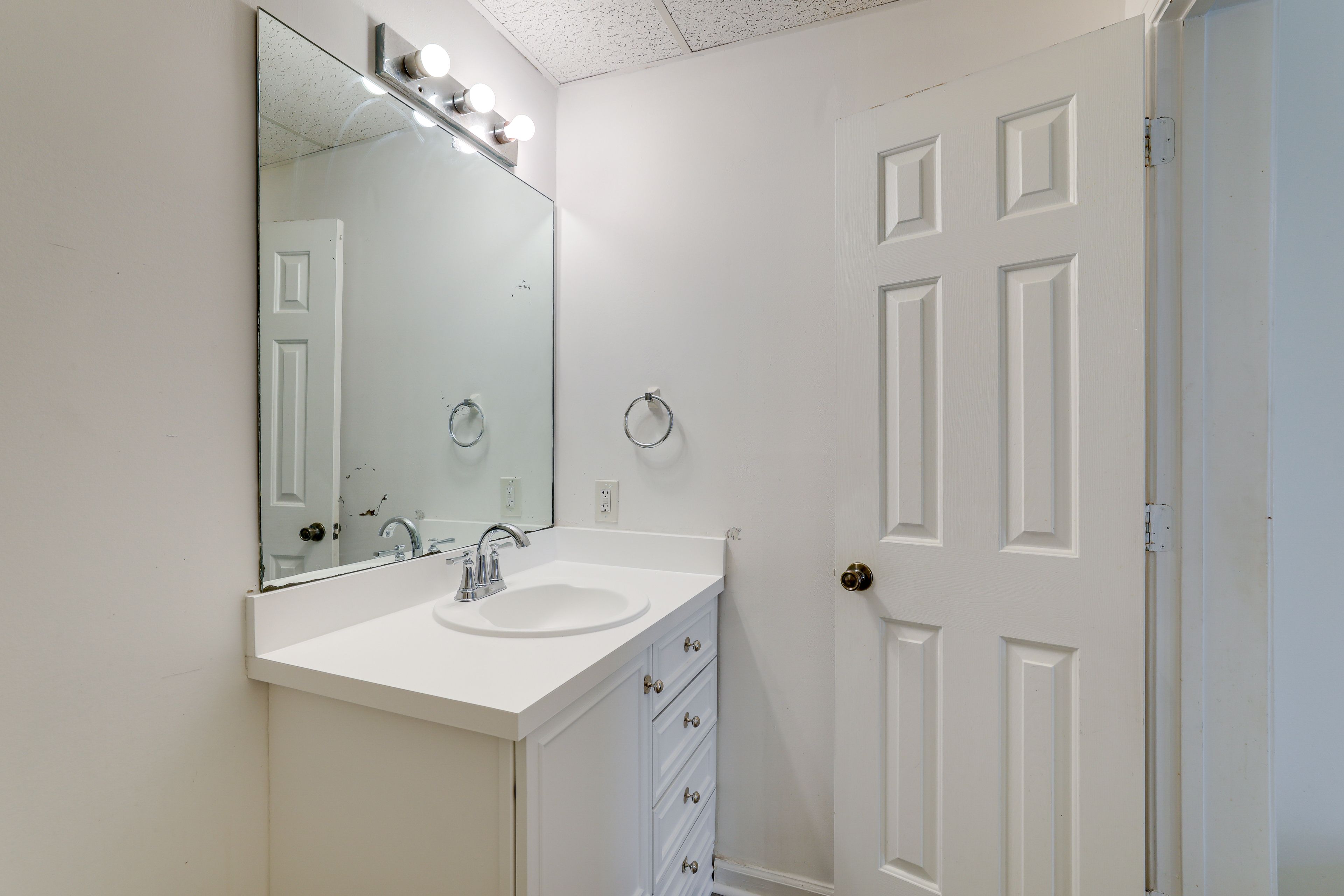 Half Bathroom | Towels Provided | Complimentary Toiletries