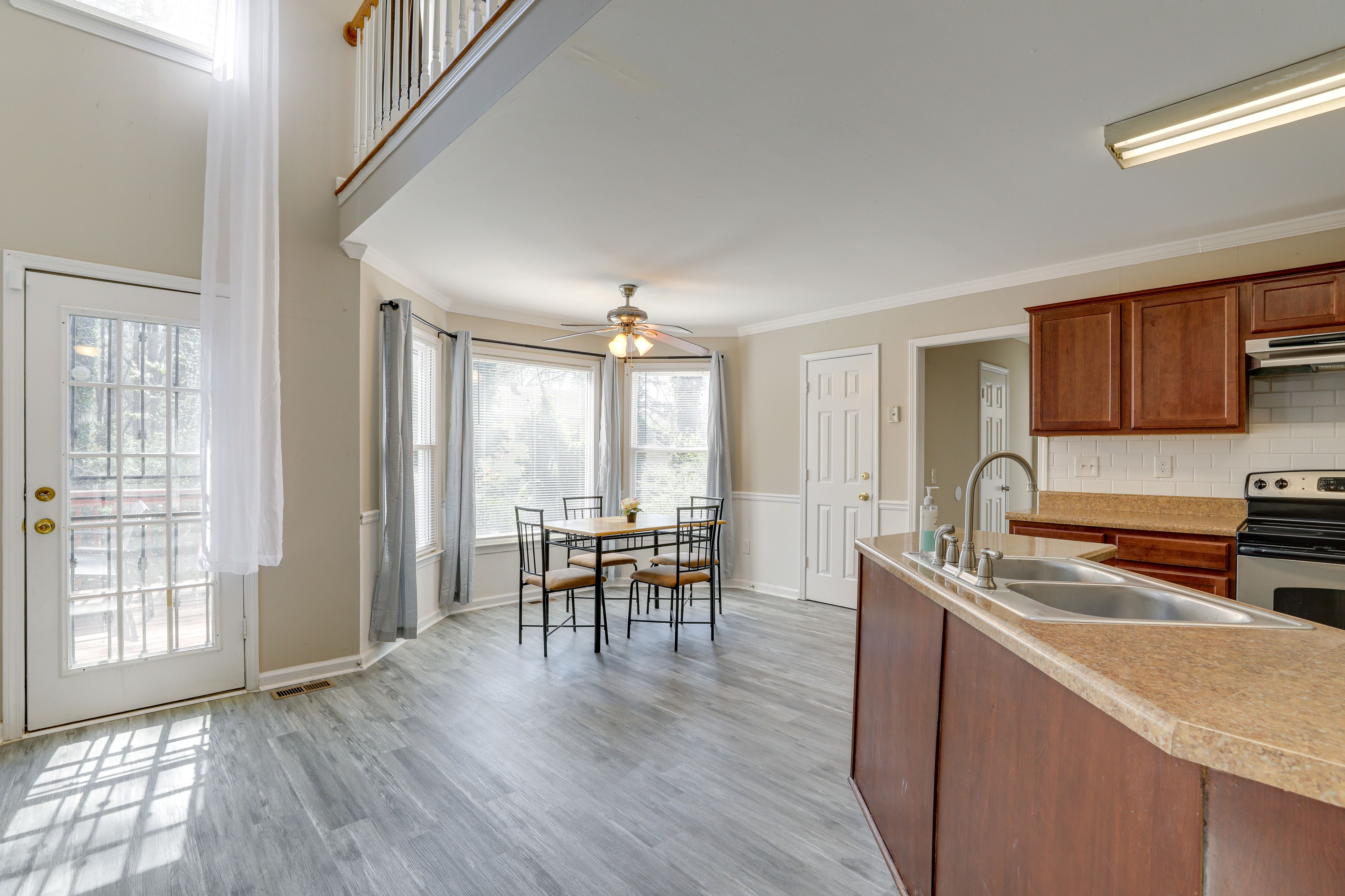 Eat-In Kitchen