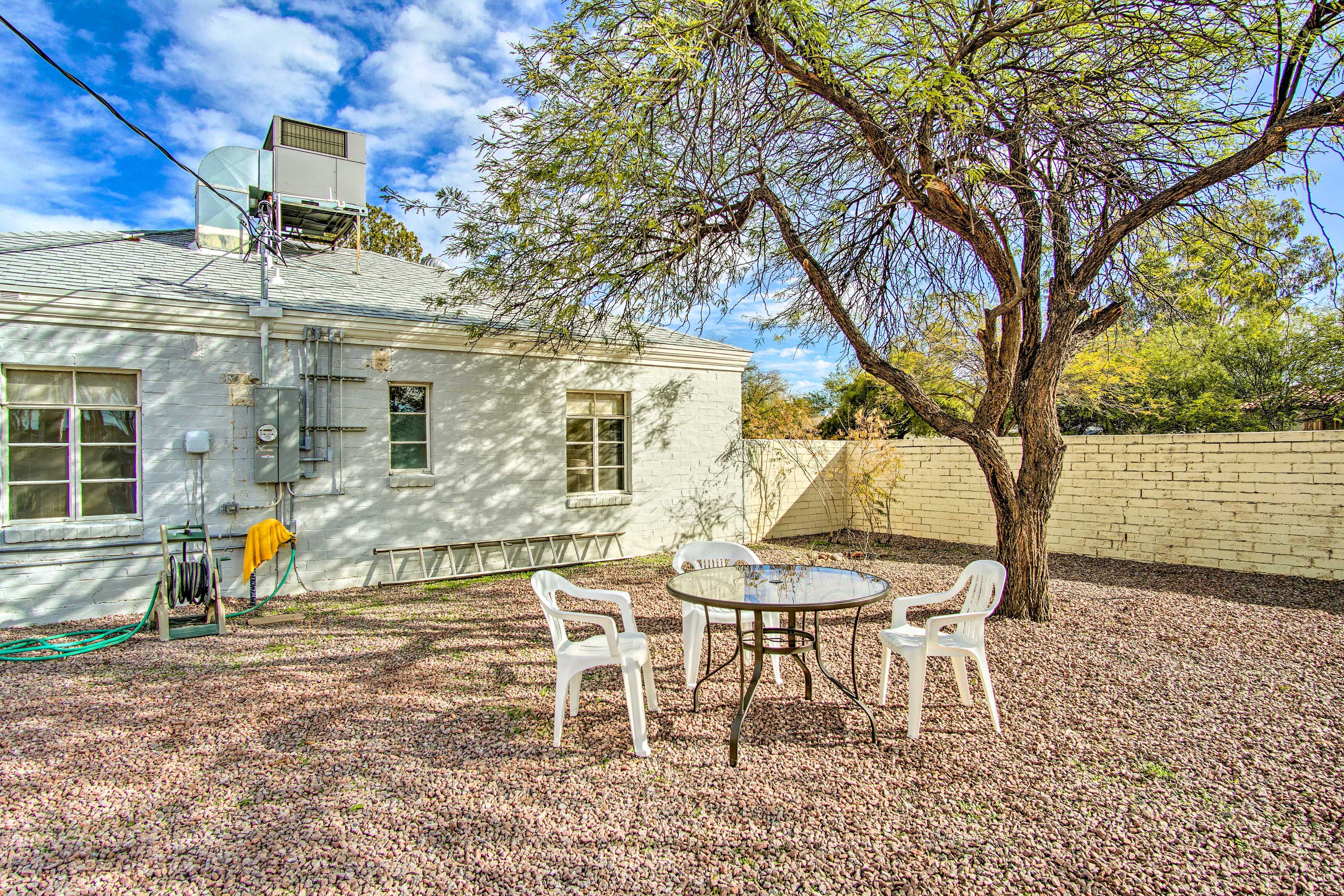 Private Yard | Fire Pit