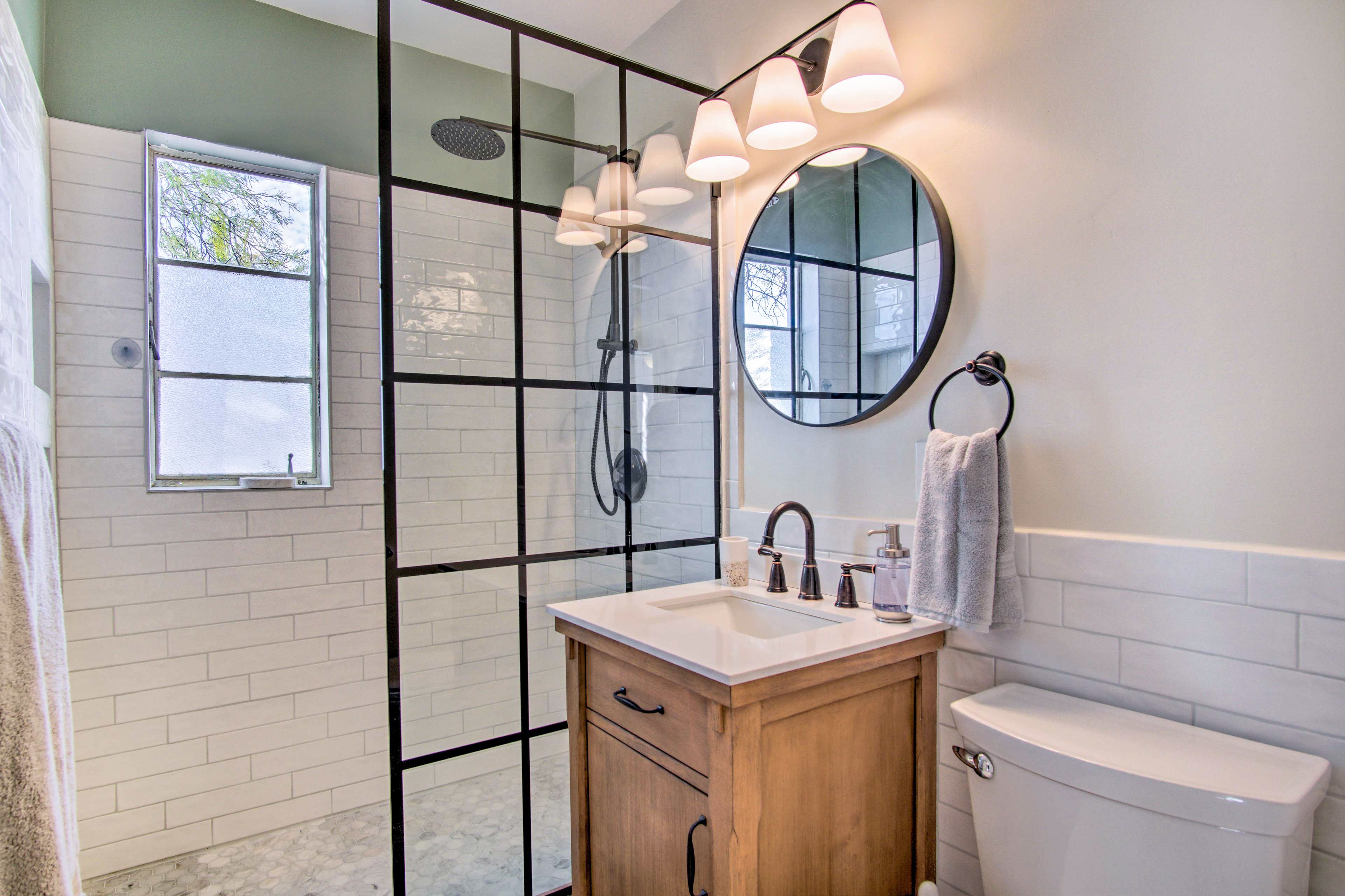 Full Bathroom | Complimentary Toiletries | Towels Provided | Hair Dryer
