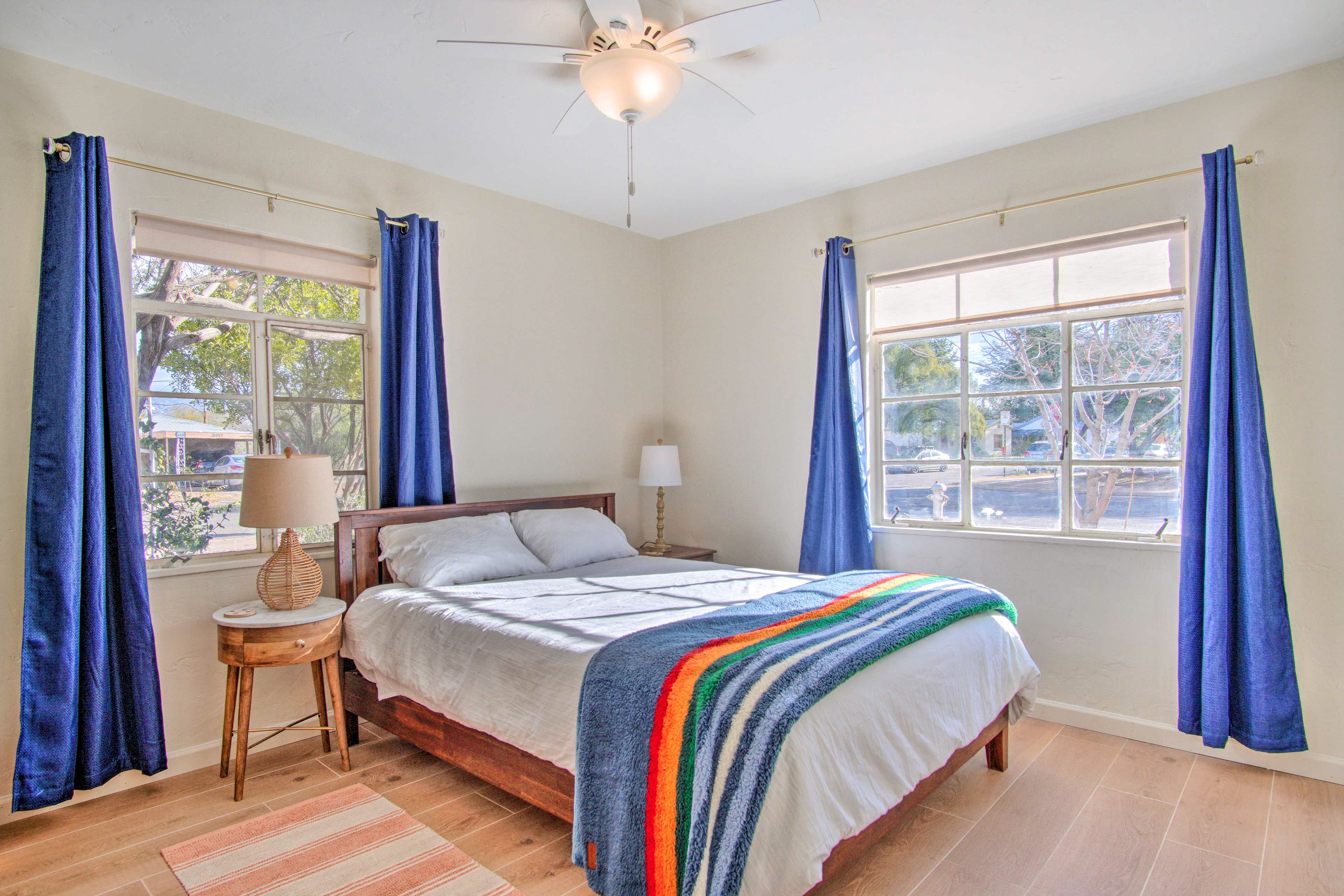 Bedroom 1 | Queen Bed