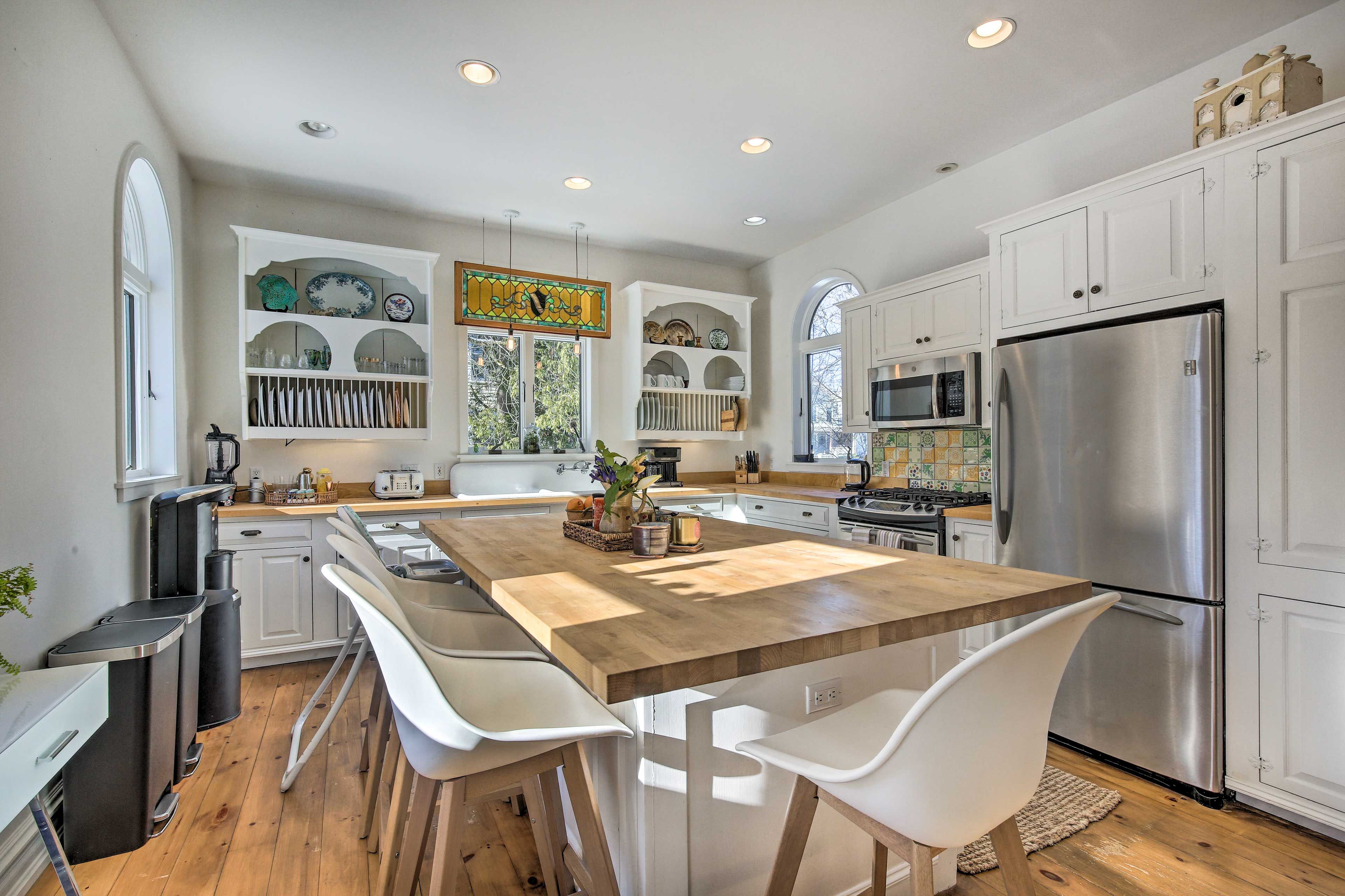 Kitchen | Crockpot | Ninja Blender | Electric Kettle