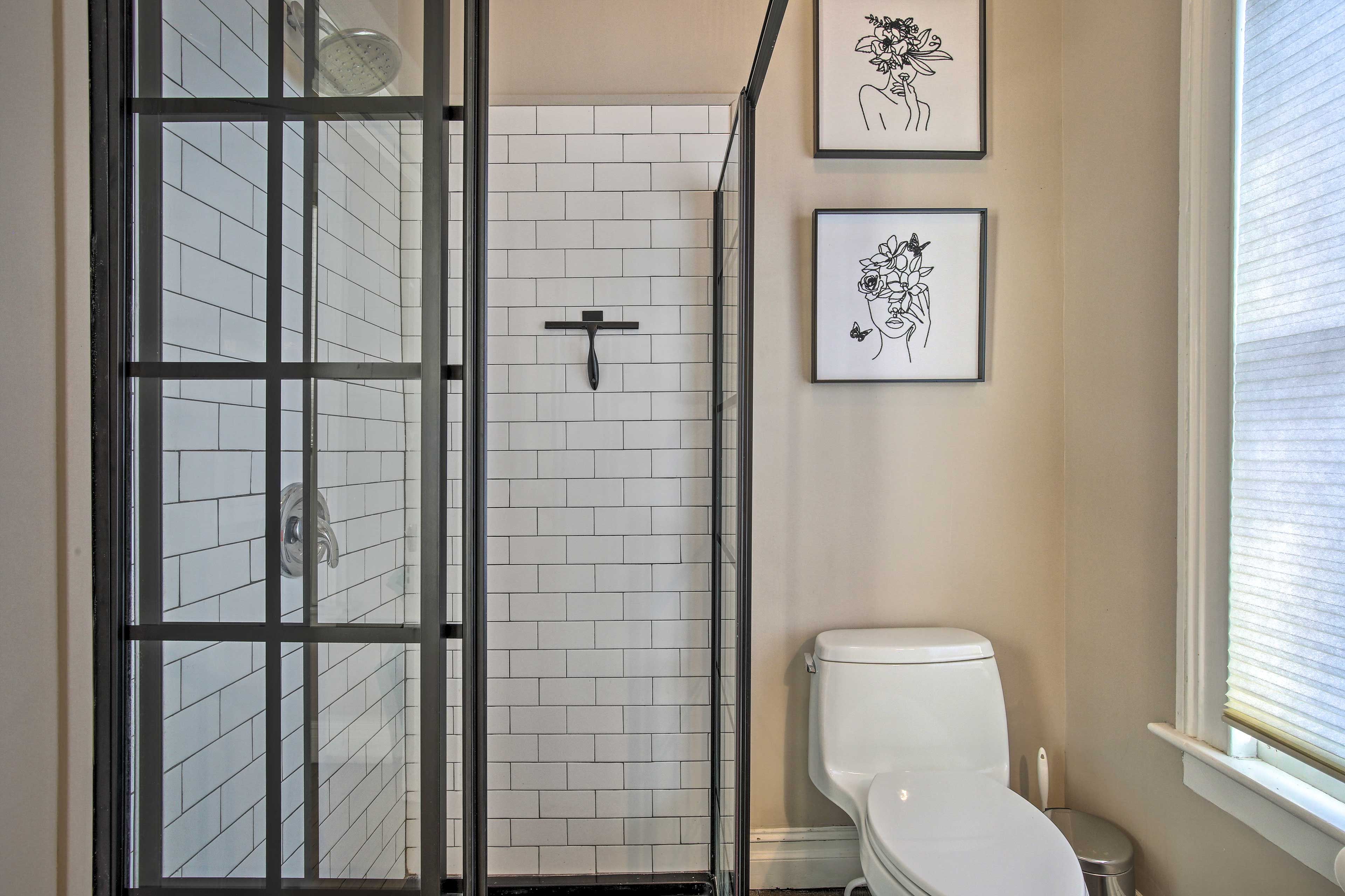 Bathroom | 1st Floor | Towels Provided