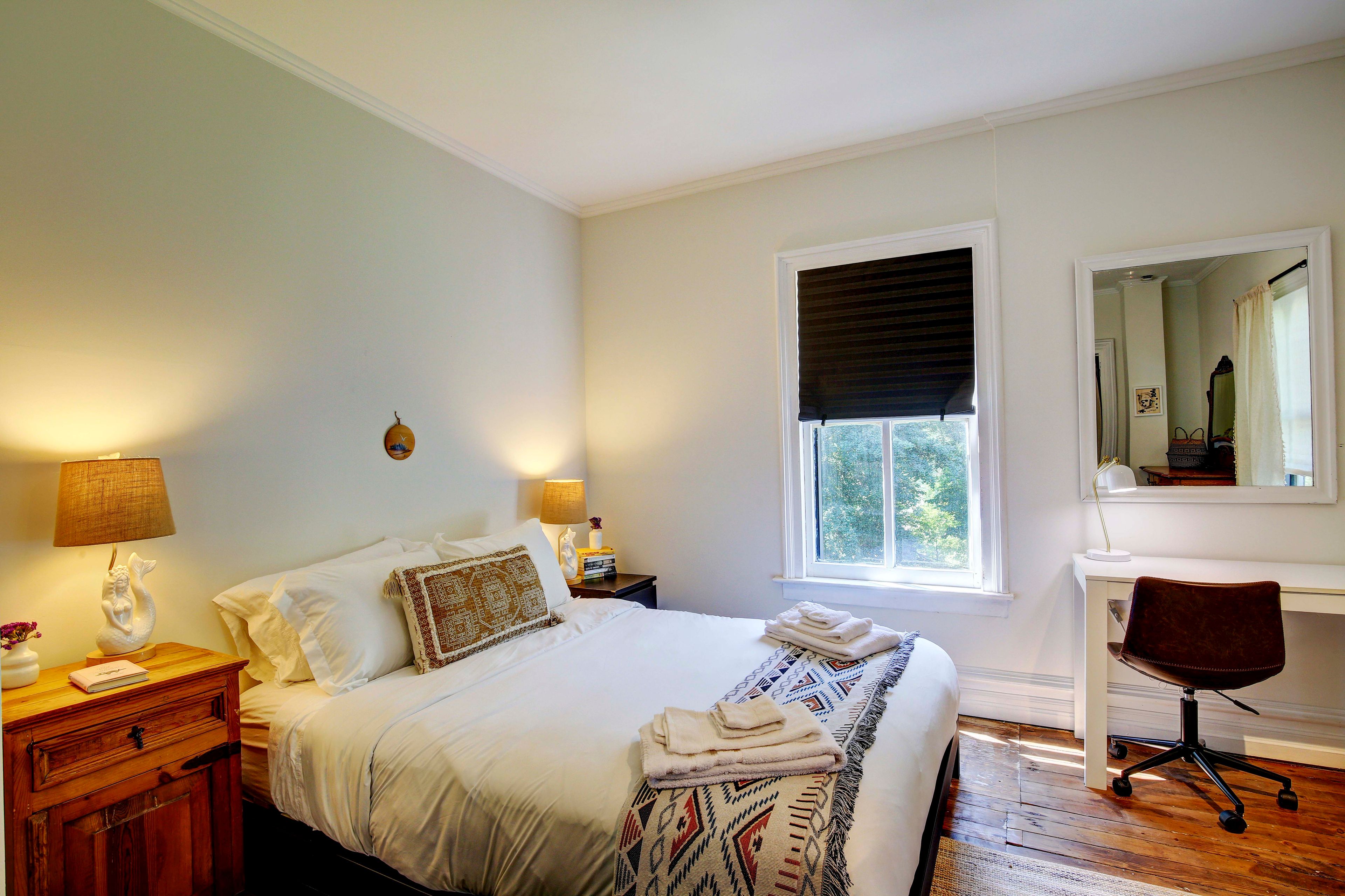 Bedroom 2 | Queen Bed | Smart TV | 2nd Floor