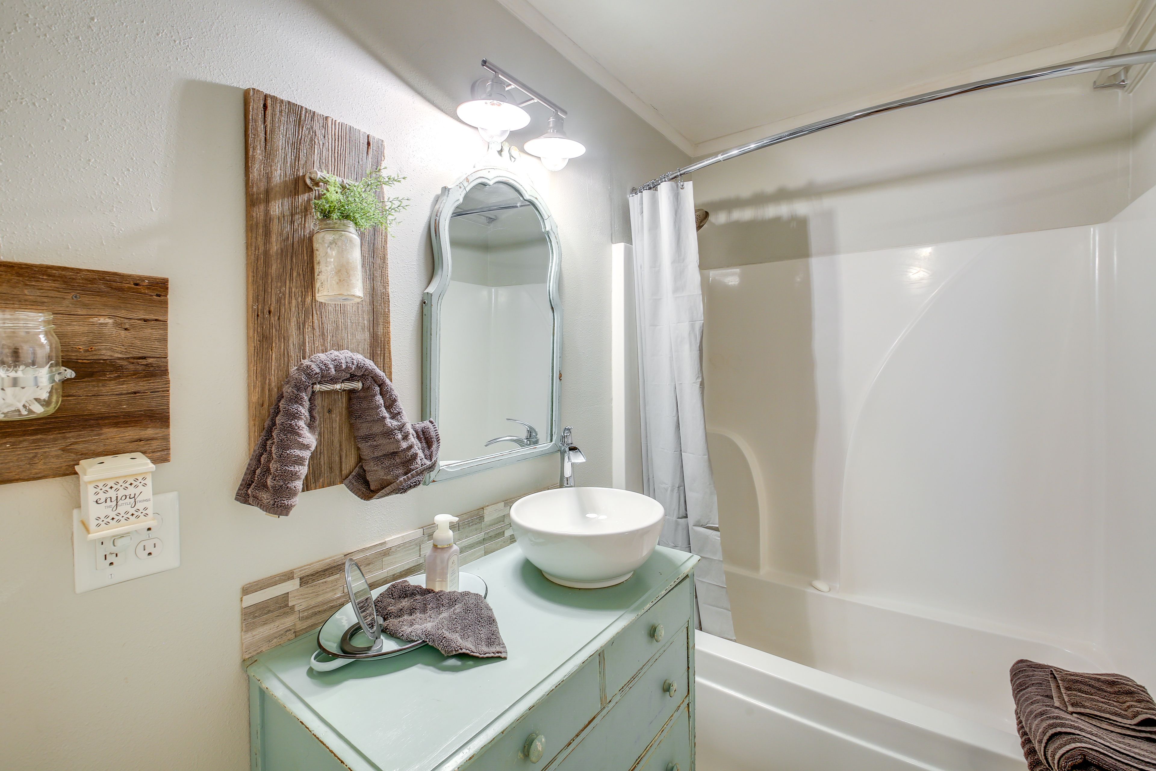 En-Suite Bathroom | Towels Provided