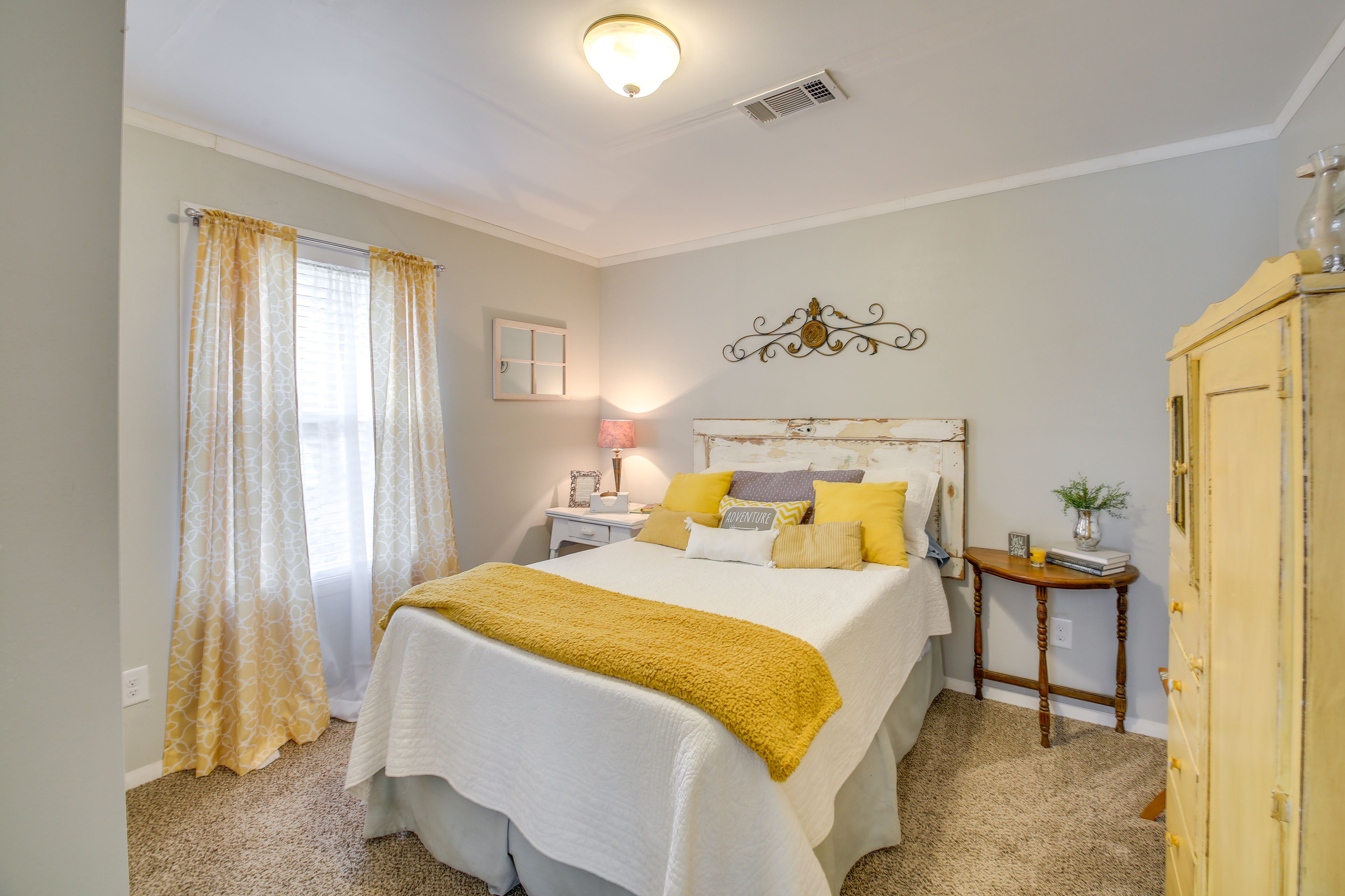Bedroom 3 | Queen Bed