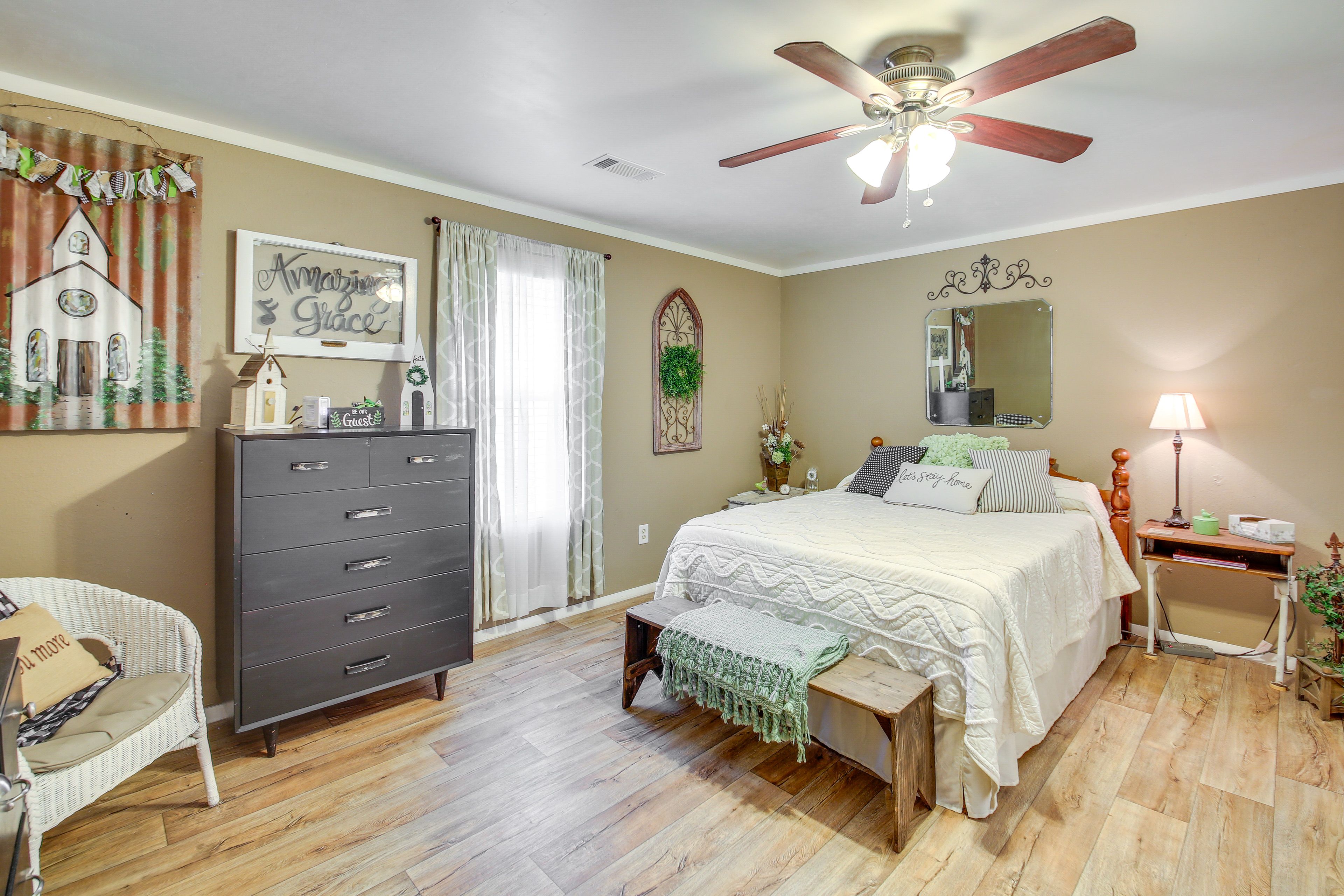 Bedroom 2 | Queen Bed