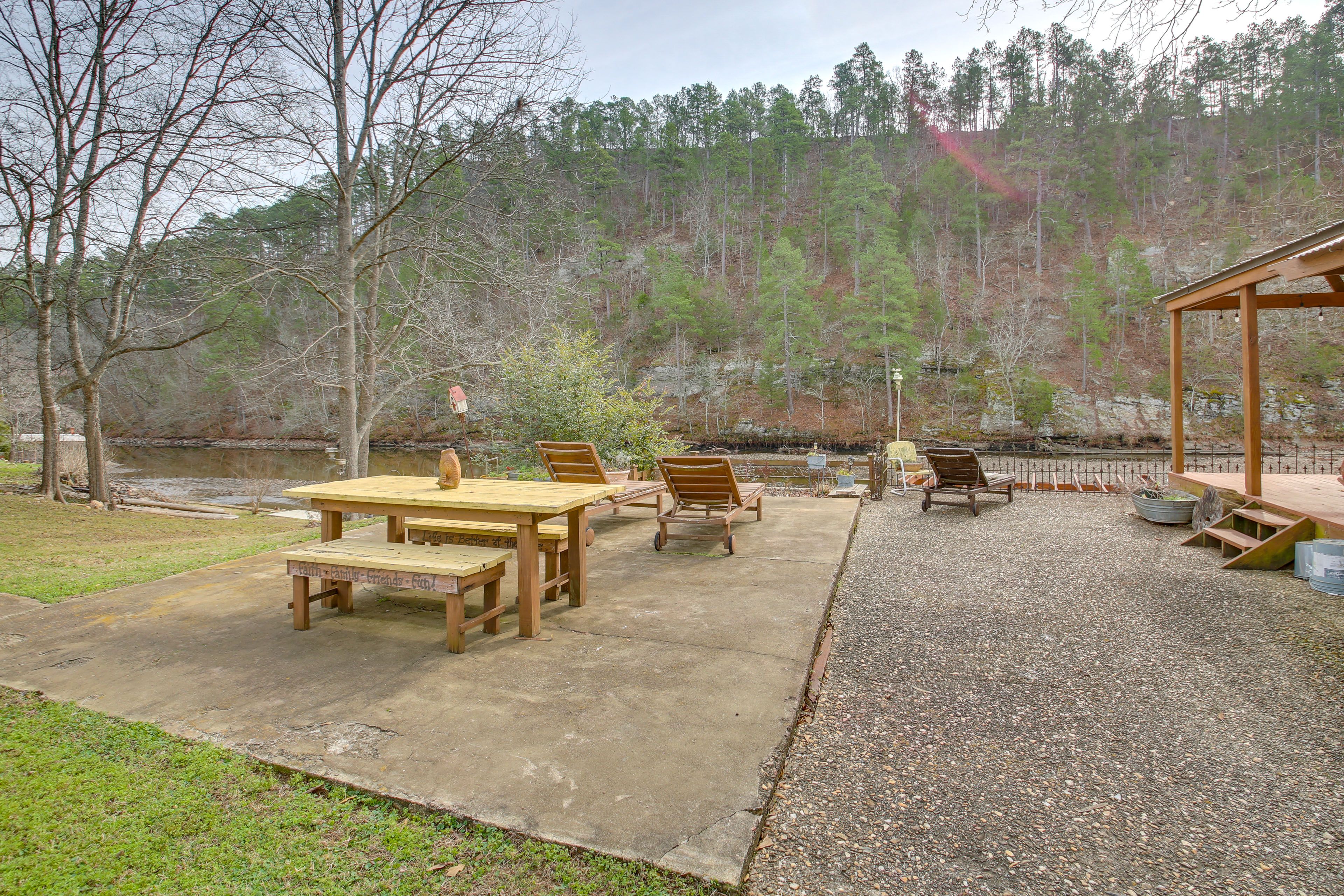 Creekfront Lounge Area