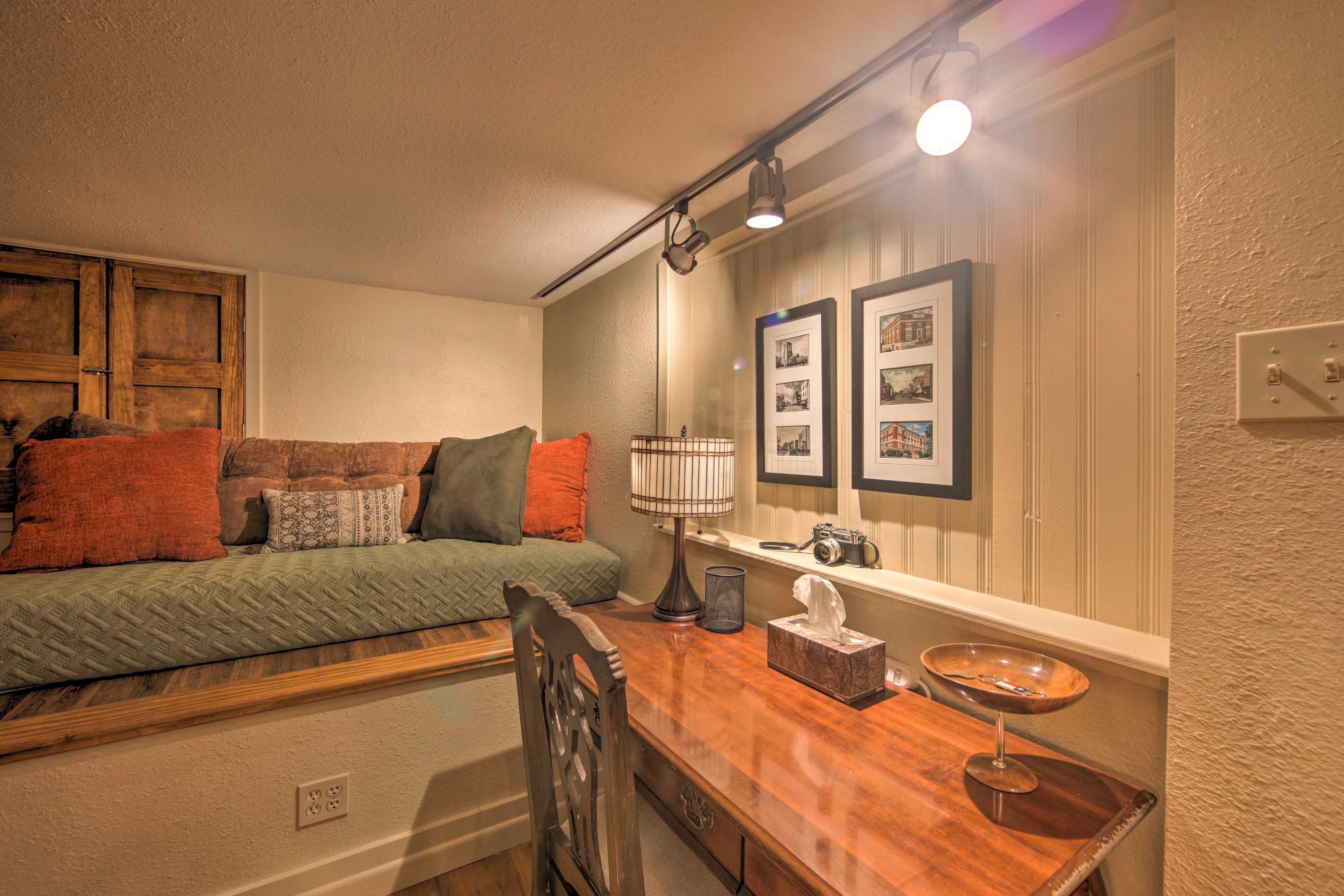 Desk Nook | Twin Daybed
