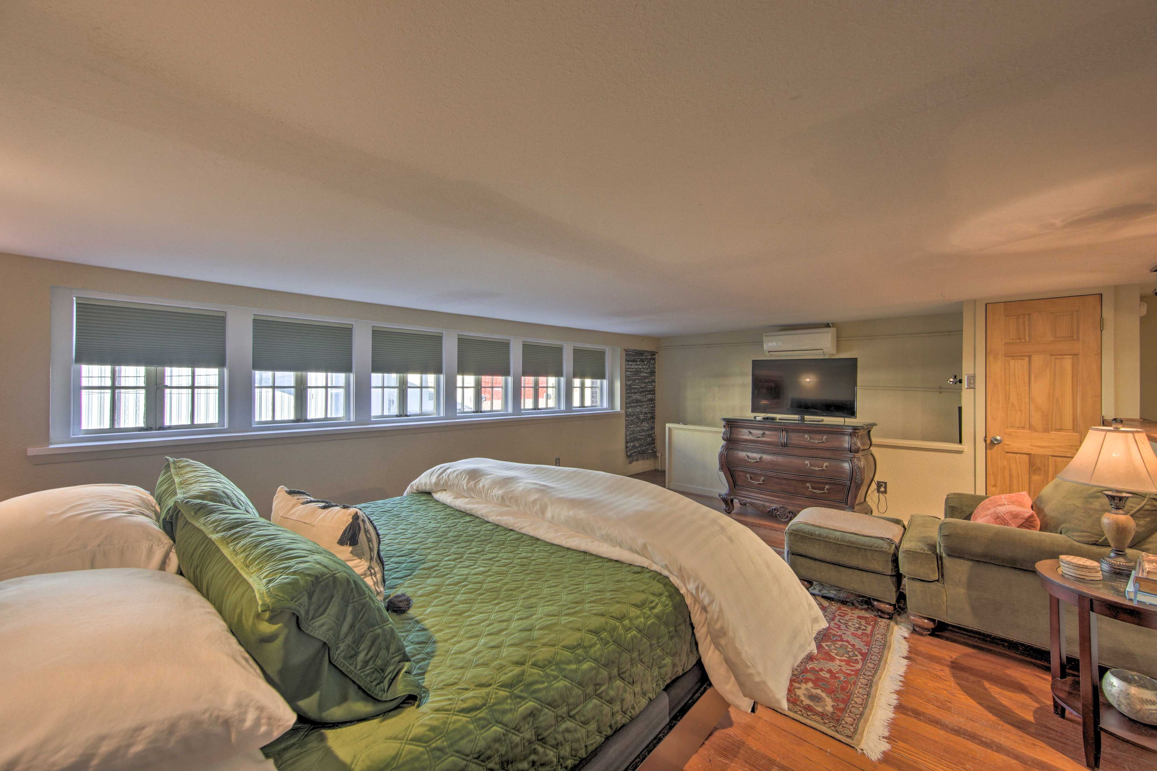 Bedroom | California King Bed | 3rd Floor | Smart TV