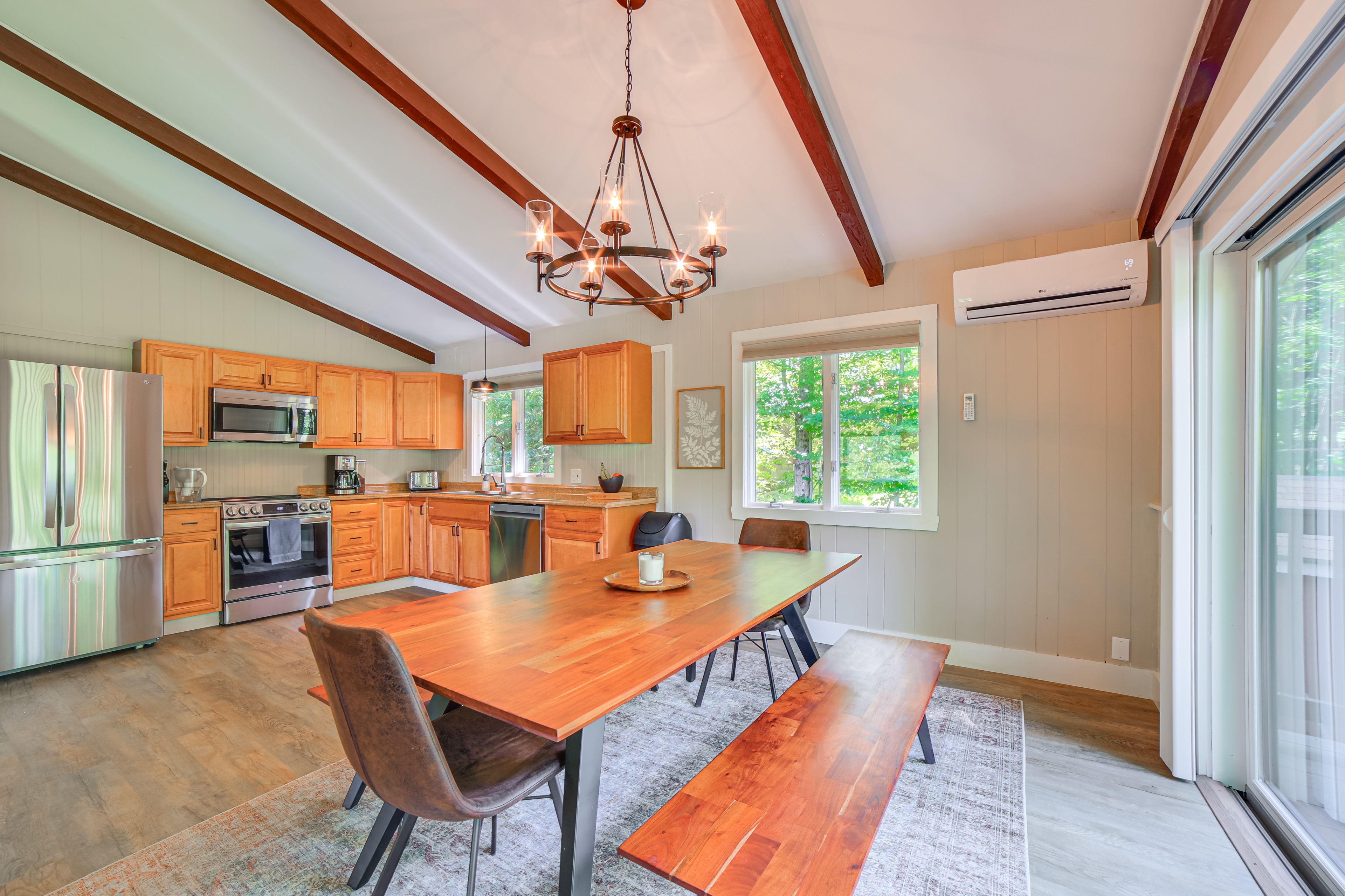 Dining Area | Dishware & Flatware Provided