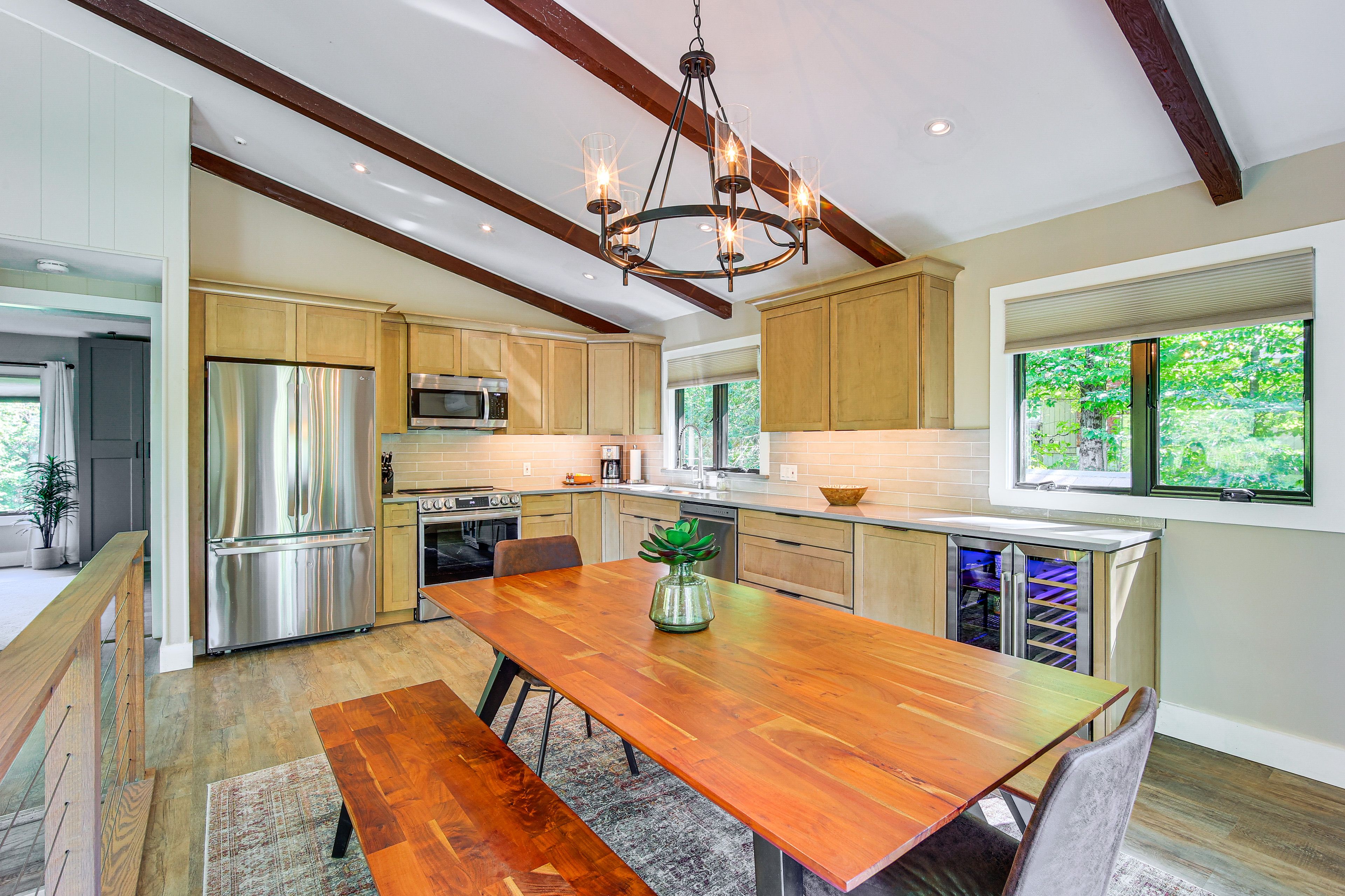 Dining Area | Dishware & Flatware Provided