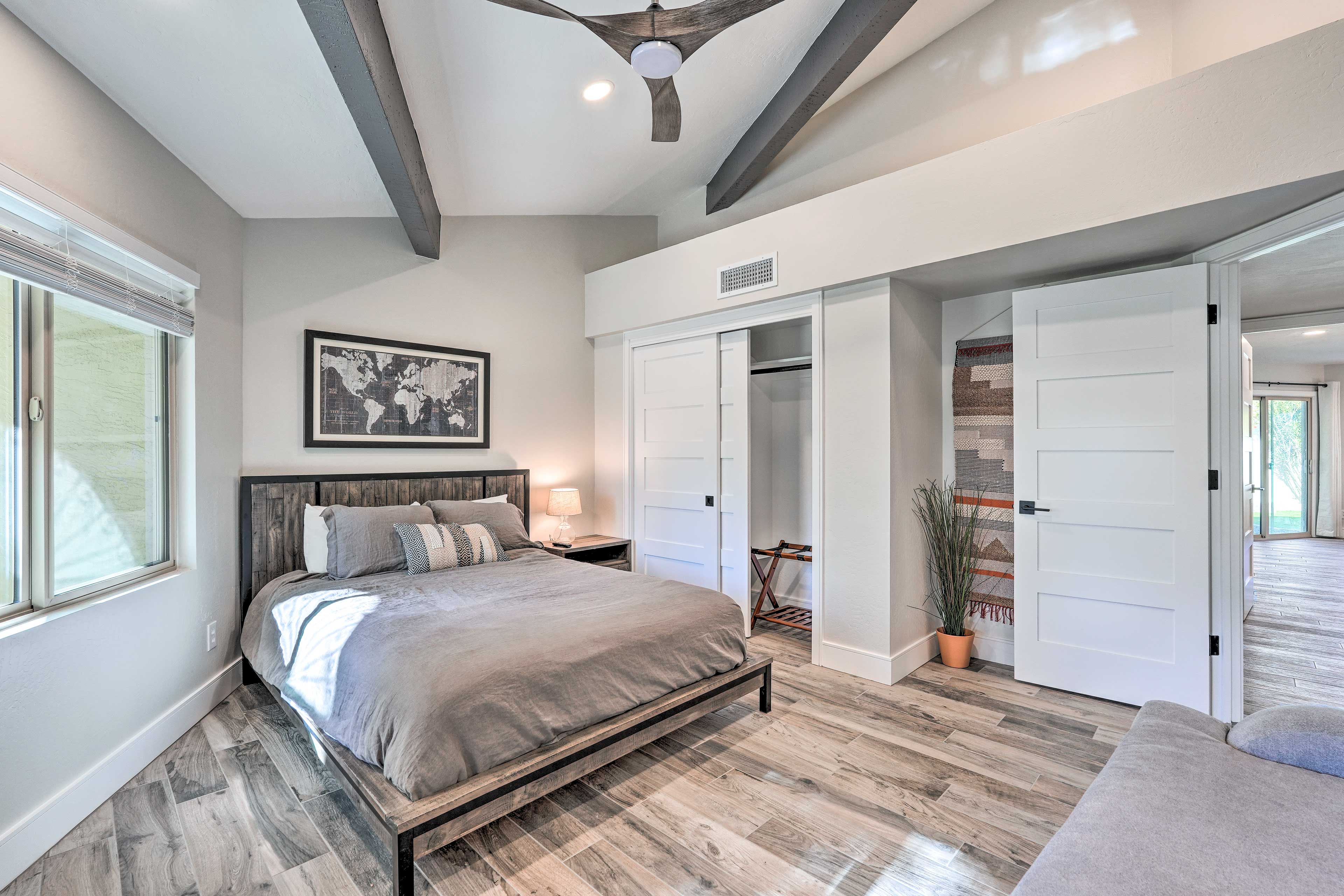 Bedroom 2 | Queen Bed | Smart TV | Additional Sleeping